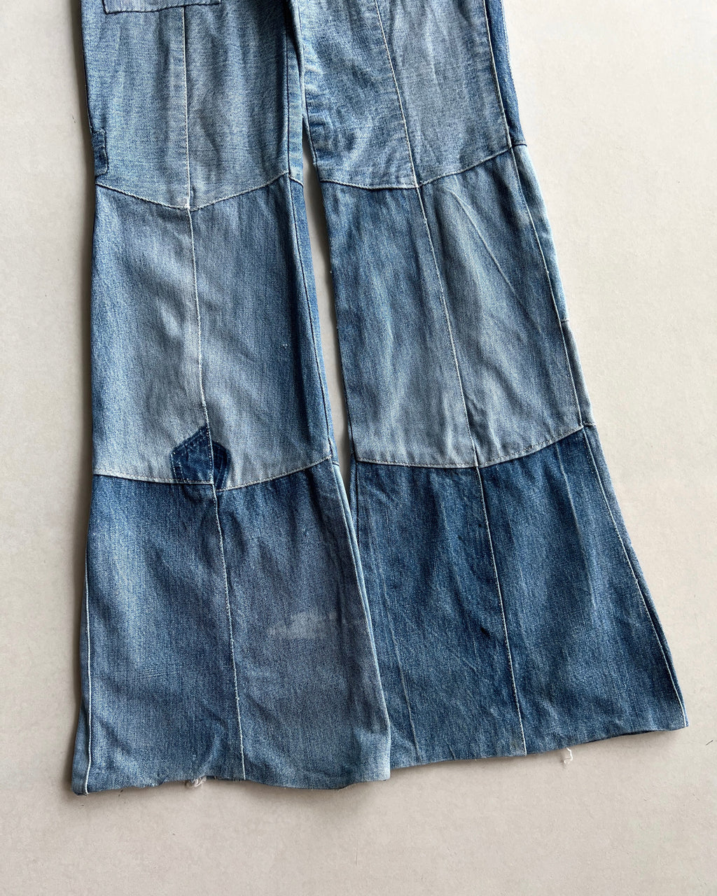 1970S LEVIS PATCHED BOOTCUT JEANS (27X35)
