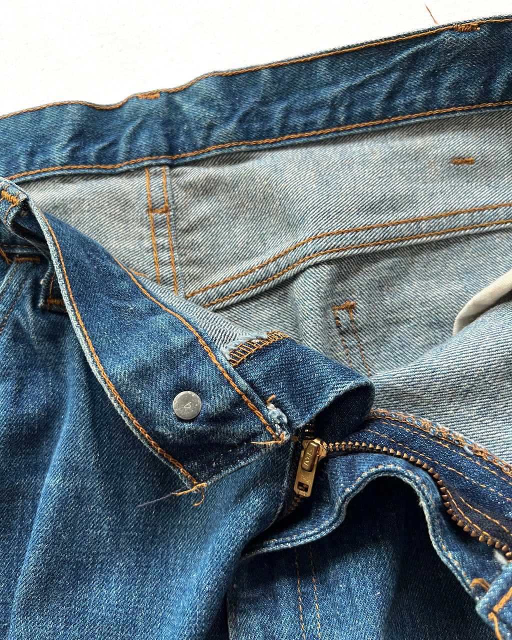 1970S DARK WASHED LEVI'S 646 BOOTCUT JEANS (38)