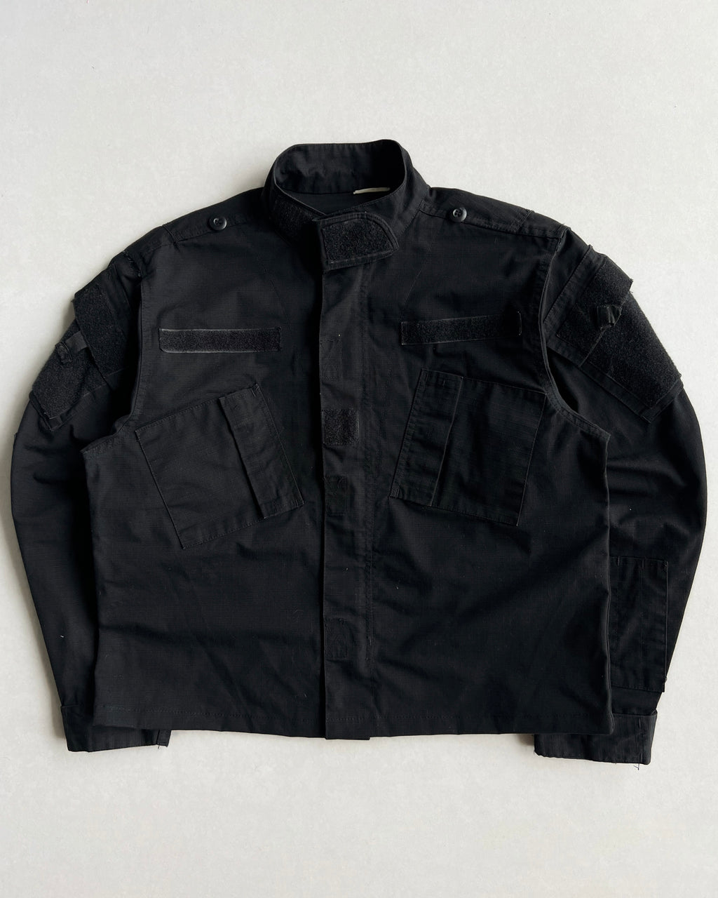 1990S BLACK US ARMY COMBAT CROPPED JACKET (L)