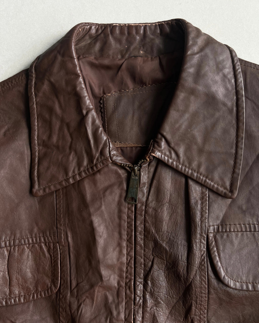 1970S BROWN WESTERN ZIP-UP LEATHER JACKET (L)