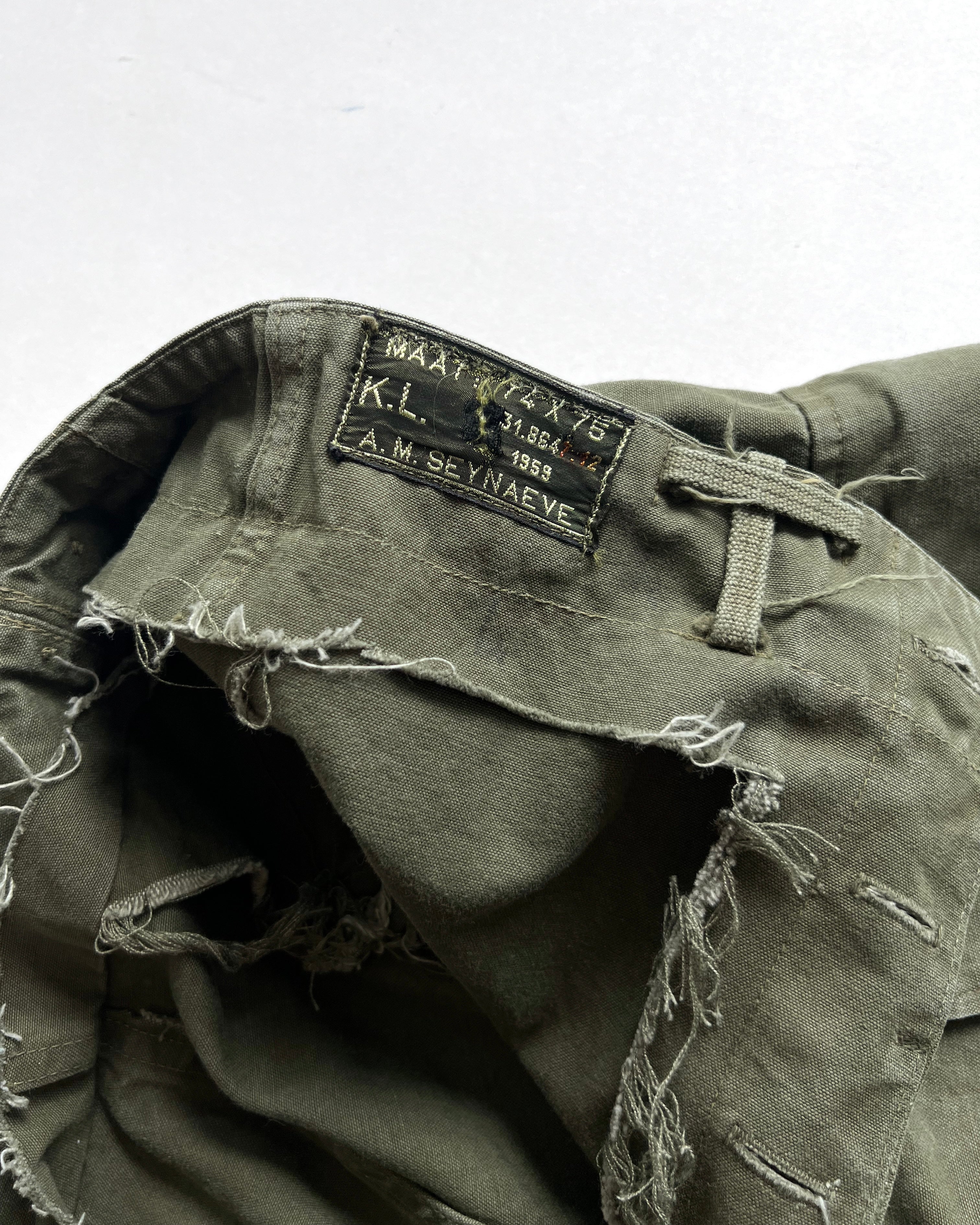 1950S DUTCH ARMY CARGO SHORTS (26-32)