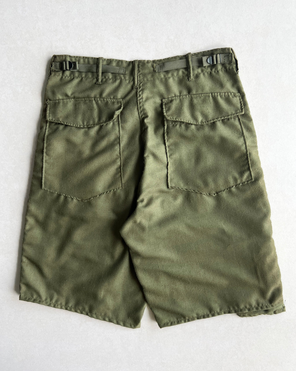 1980S OLIVE USAF MULTIPOCKETS CARGO SHORT (26-31)