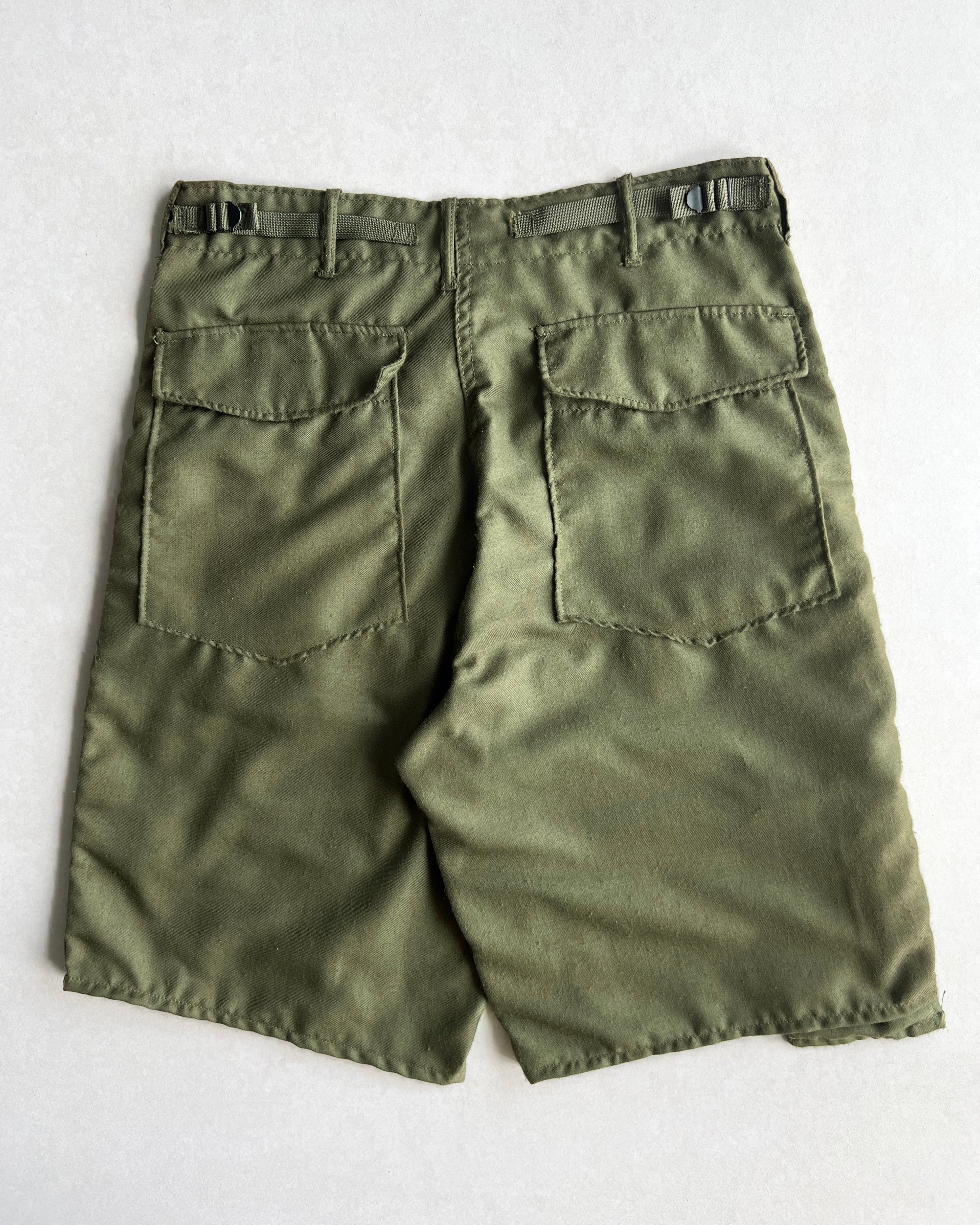 1980S OLIVE USAF MULTIPOCKETS CARGO SHORT (26-31)