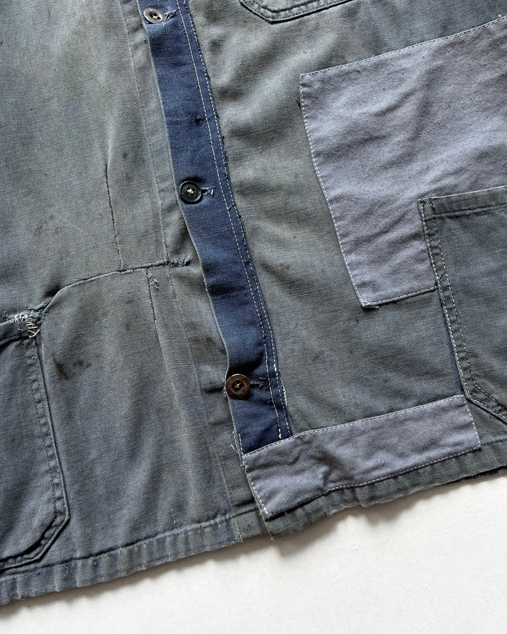 1960S FADED REPAIRED FRENCH HBT WORK JACKET (XL)