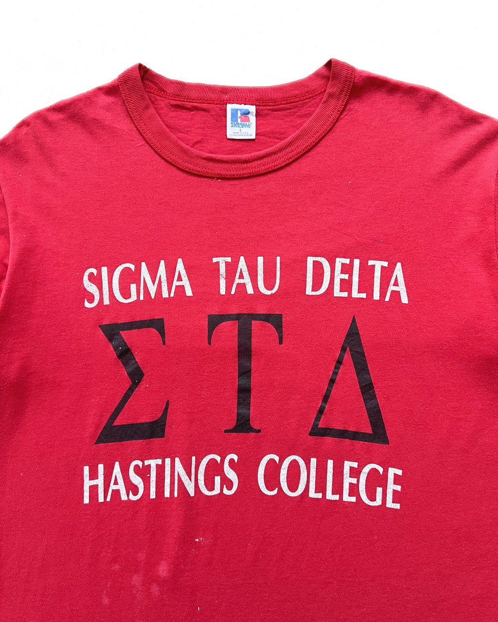 1980S 'SIGMA TAU DELTA HASTINGS COLLEGE' TEE (L)