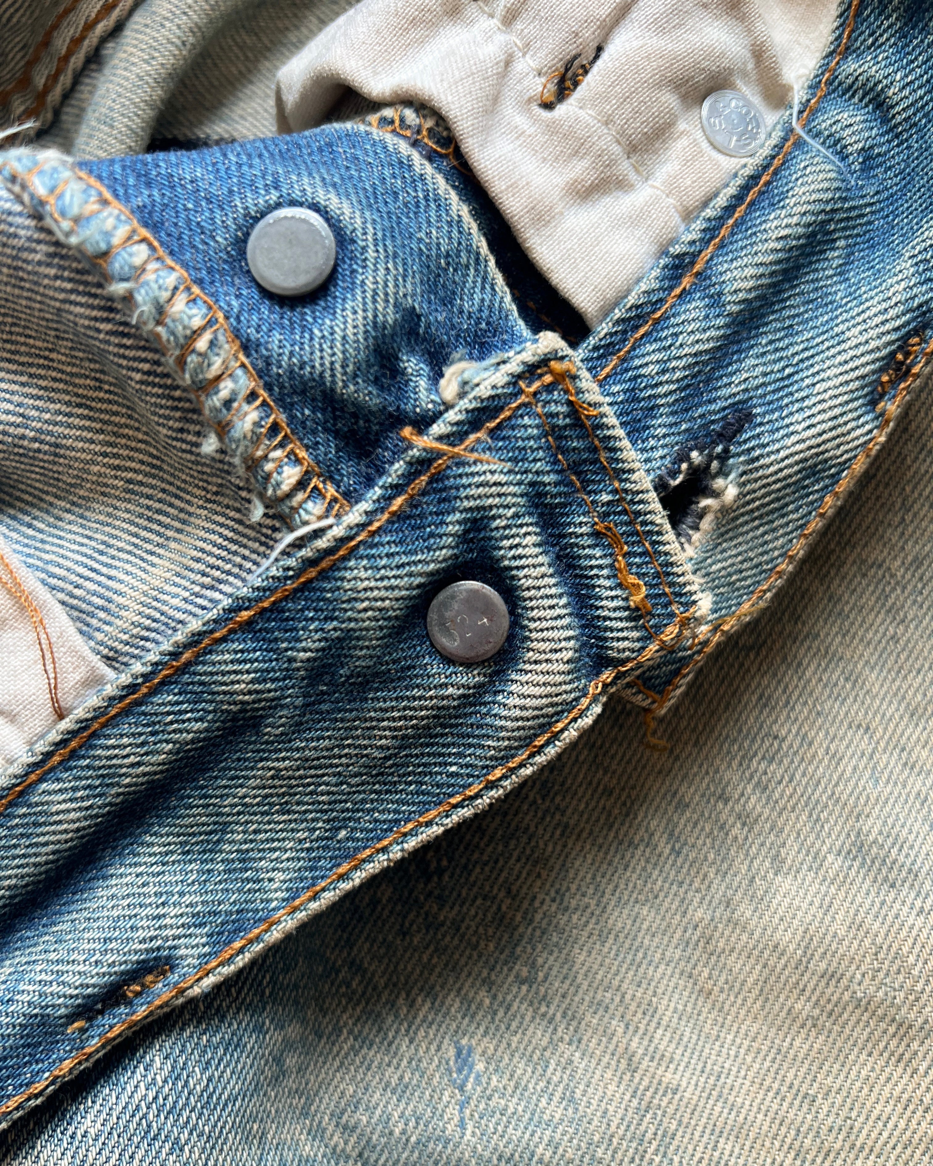 1980S LEVI'S 501 REDLINE SELVEDGE REPAIRED JEANS (31)