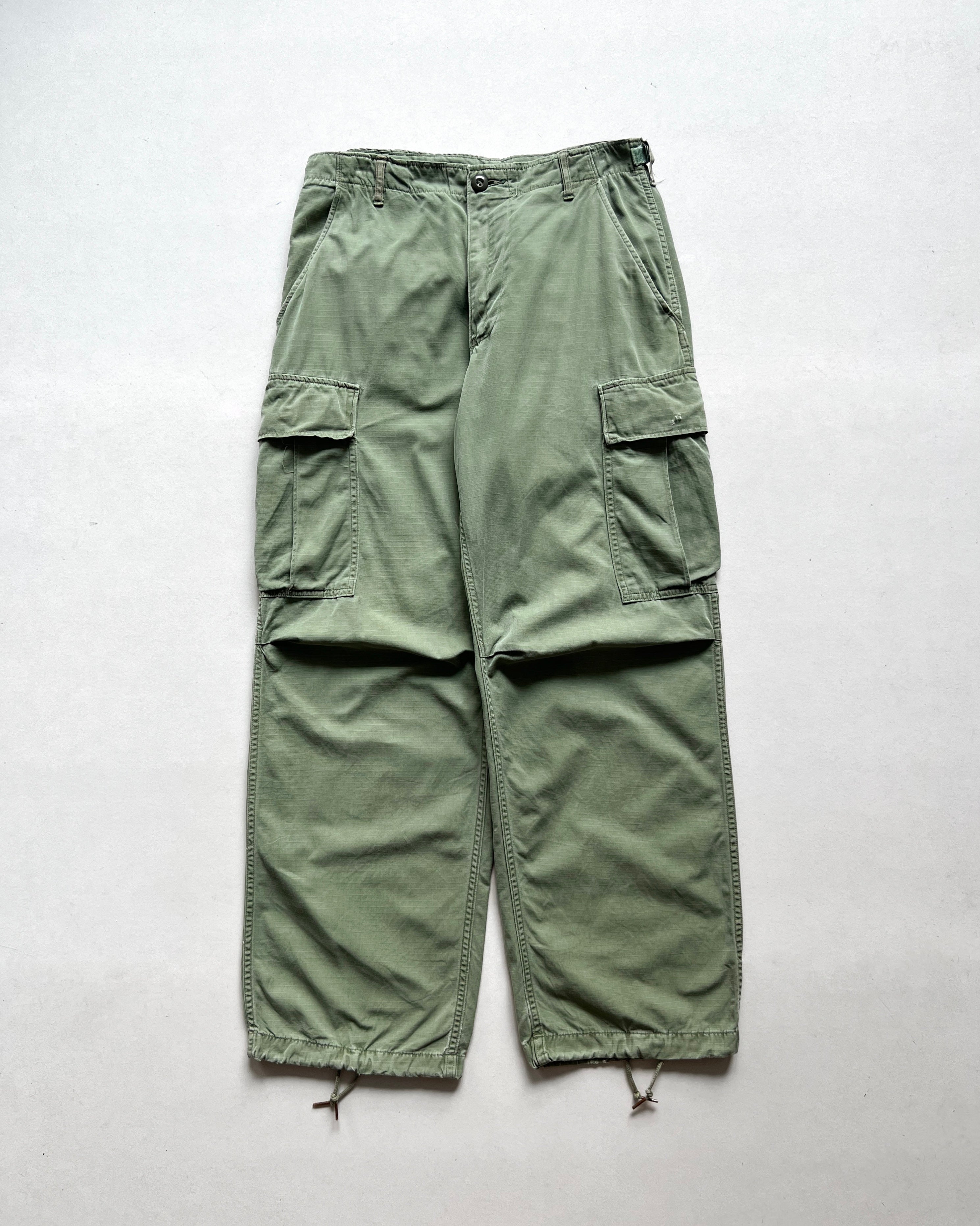 1960S US ARMY OG-107 POPLIN CARGO TROUSERS (26-31)