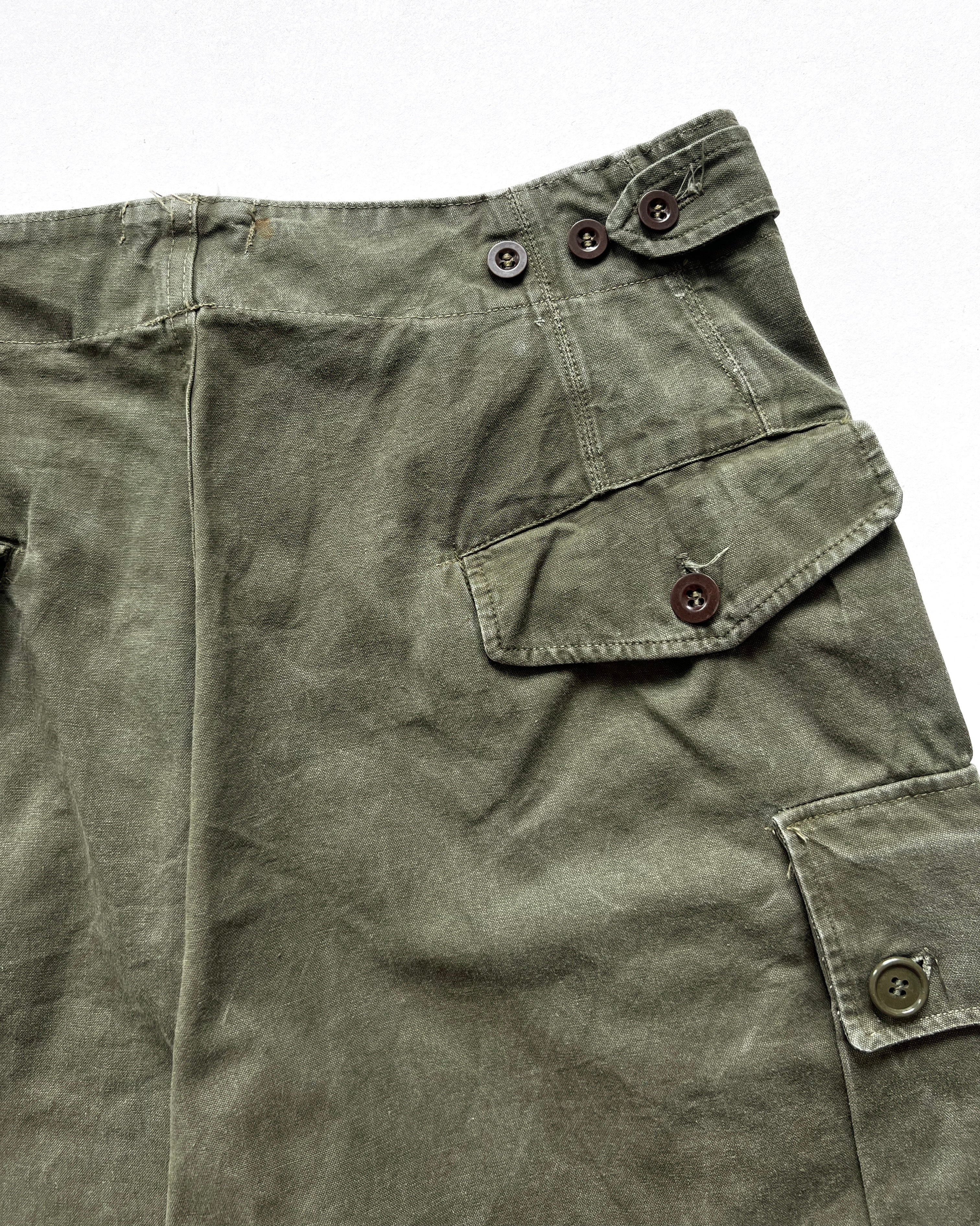 1950S DUTCH ARMY CARGO SHORTS (26-32)