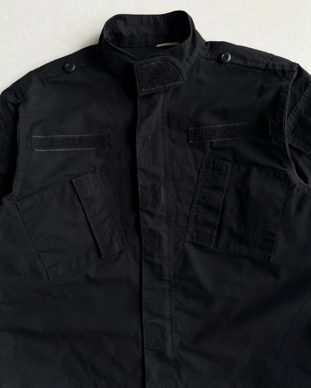 1990S BLACK US ARMY COMBAT CROPPED JACKET (L)