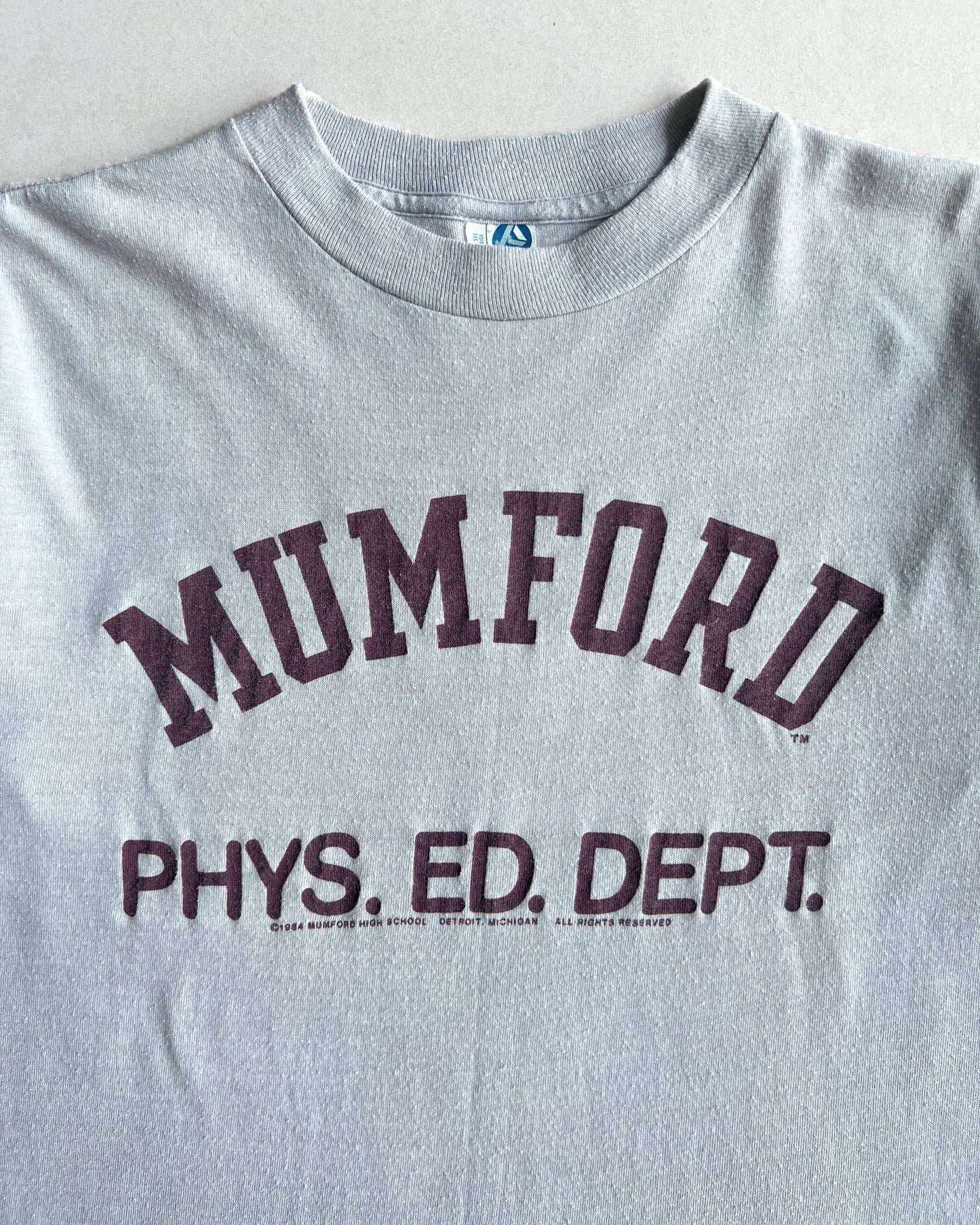 1984 'MUMFORD PHYS.ED.DEPT' SINGLE STITCH TEE (M)