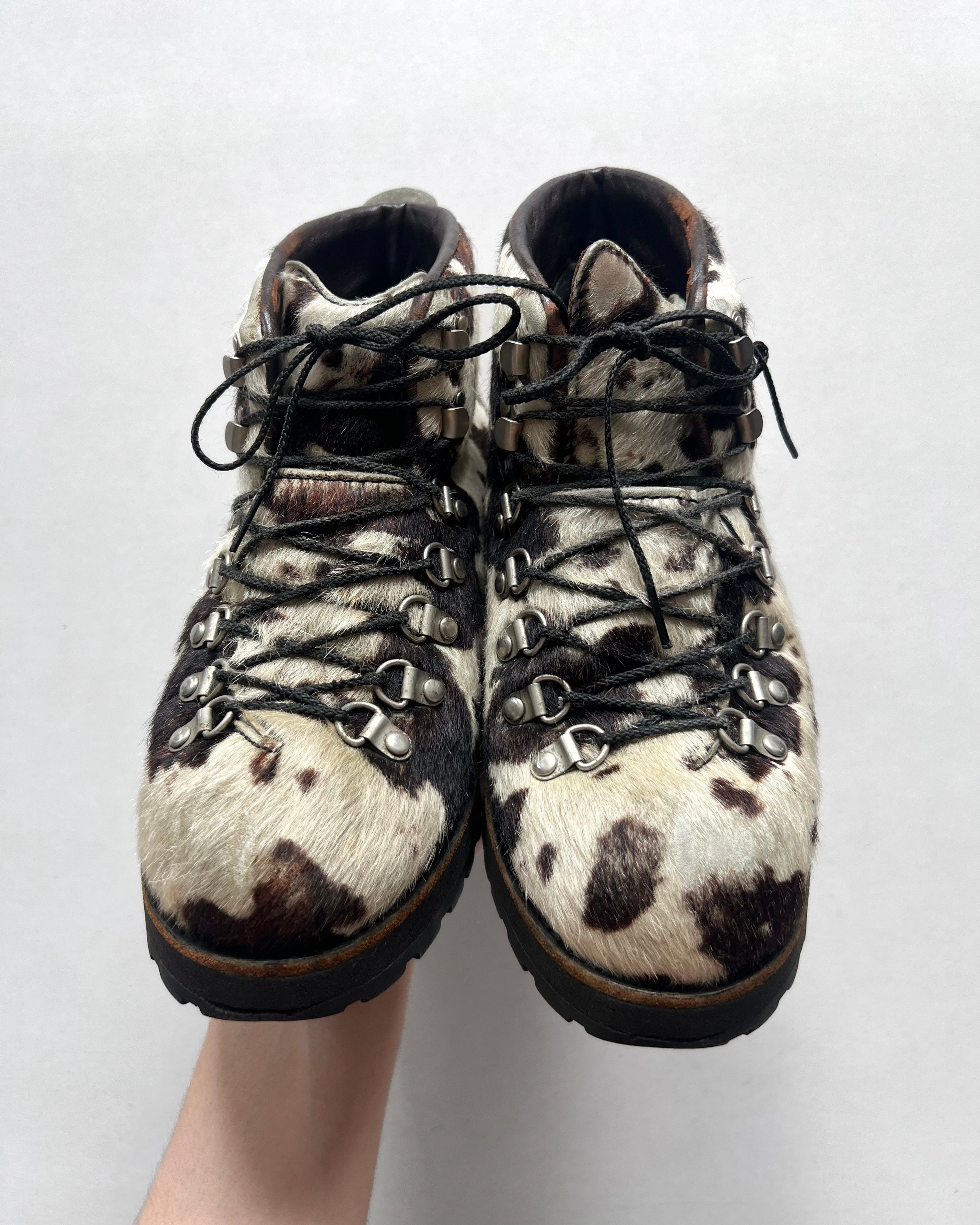 2005 JUNYA WATANABE COMME DES GARÇON CALF FUR HIKING BOOTS (41.5)