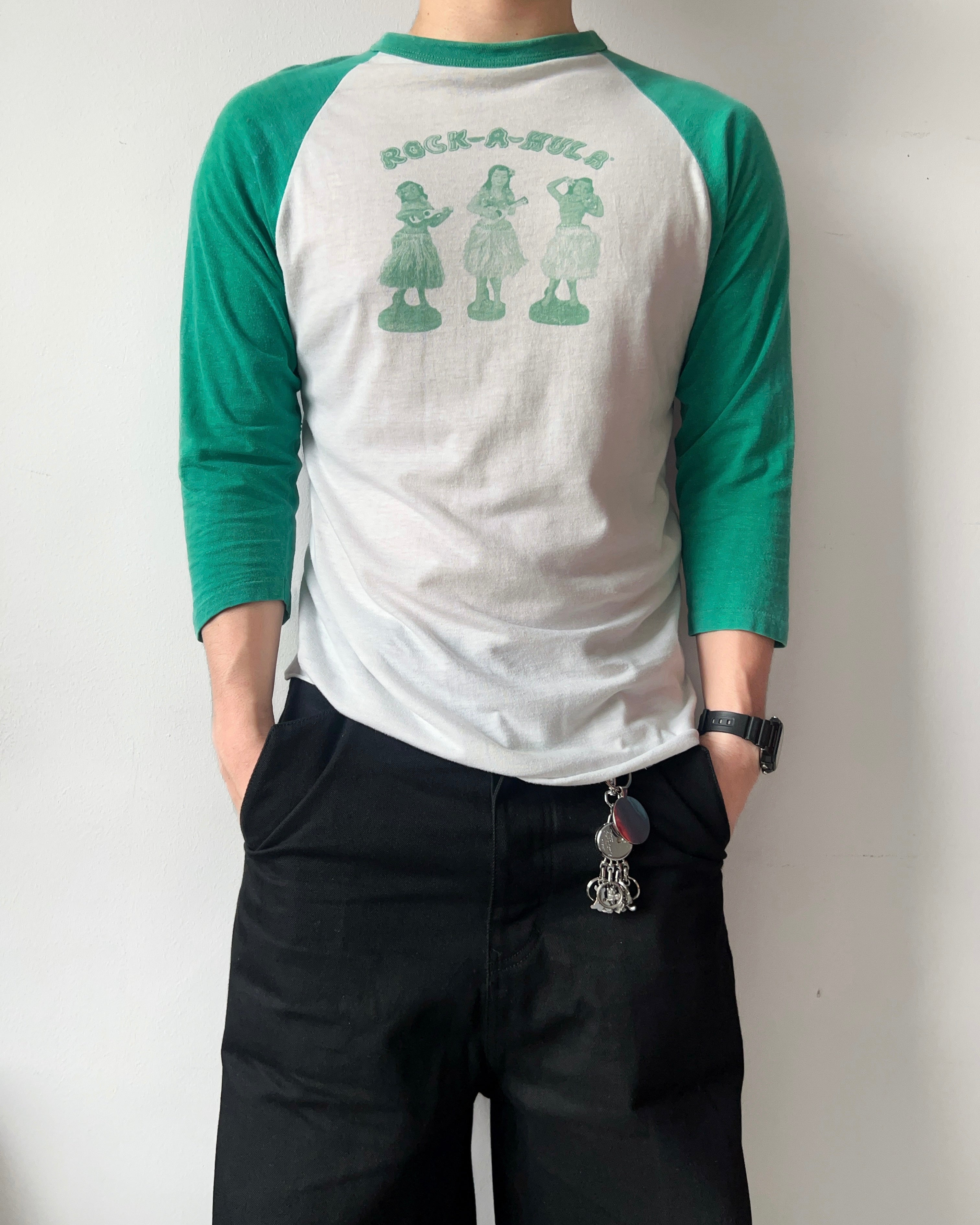 1980S 'ROCK A HULA' RAGLAN 3/4 SLEEVES TEES (M)