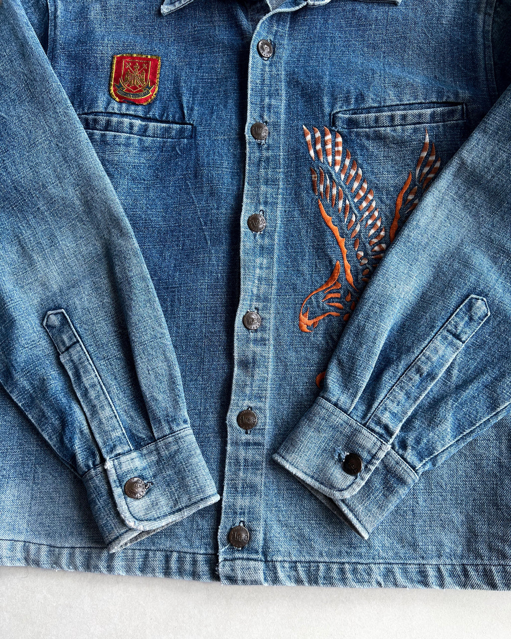 1980S FADED LEE EMBROIDERED DENIM SHIRT (M)
