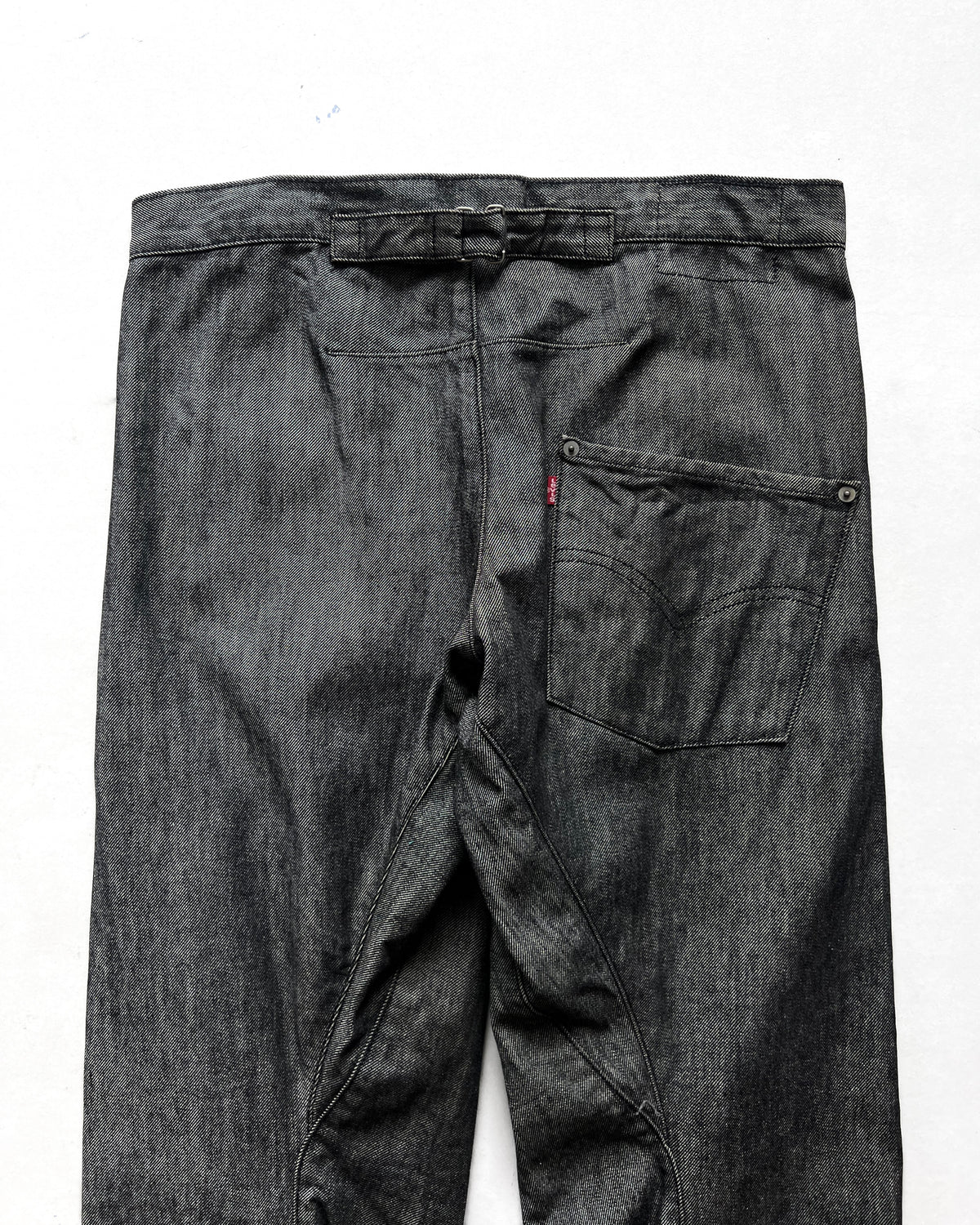2000S LEVI'S ENGINEERED BUCKLE BACK JEANS (30-33)