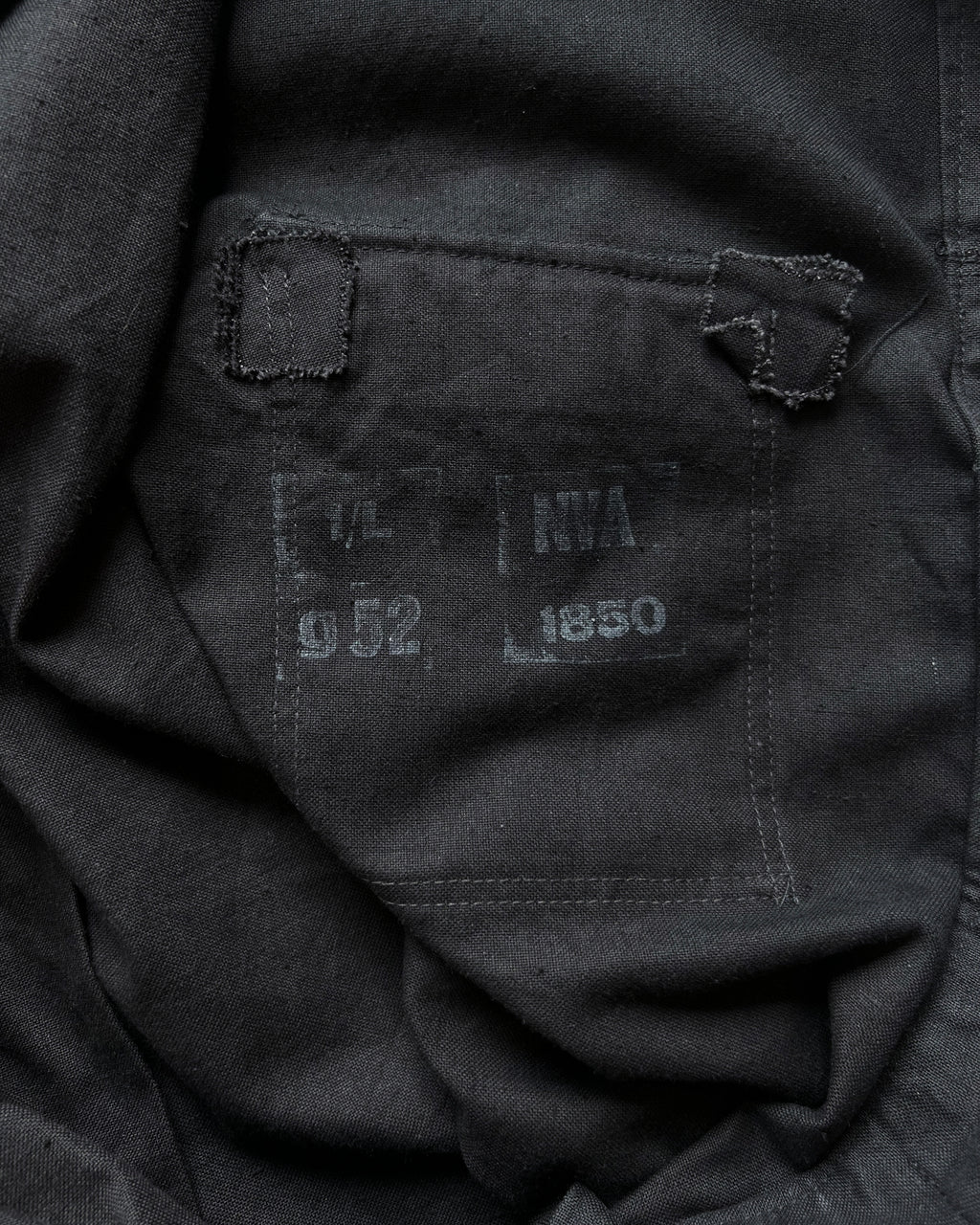 1960S BLACK GERMAN SINGLE POCKET MILITARY SHIRT (L)
