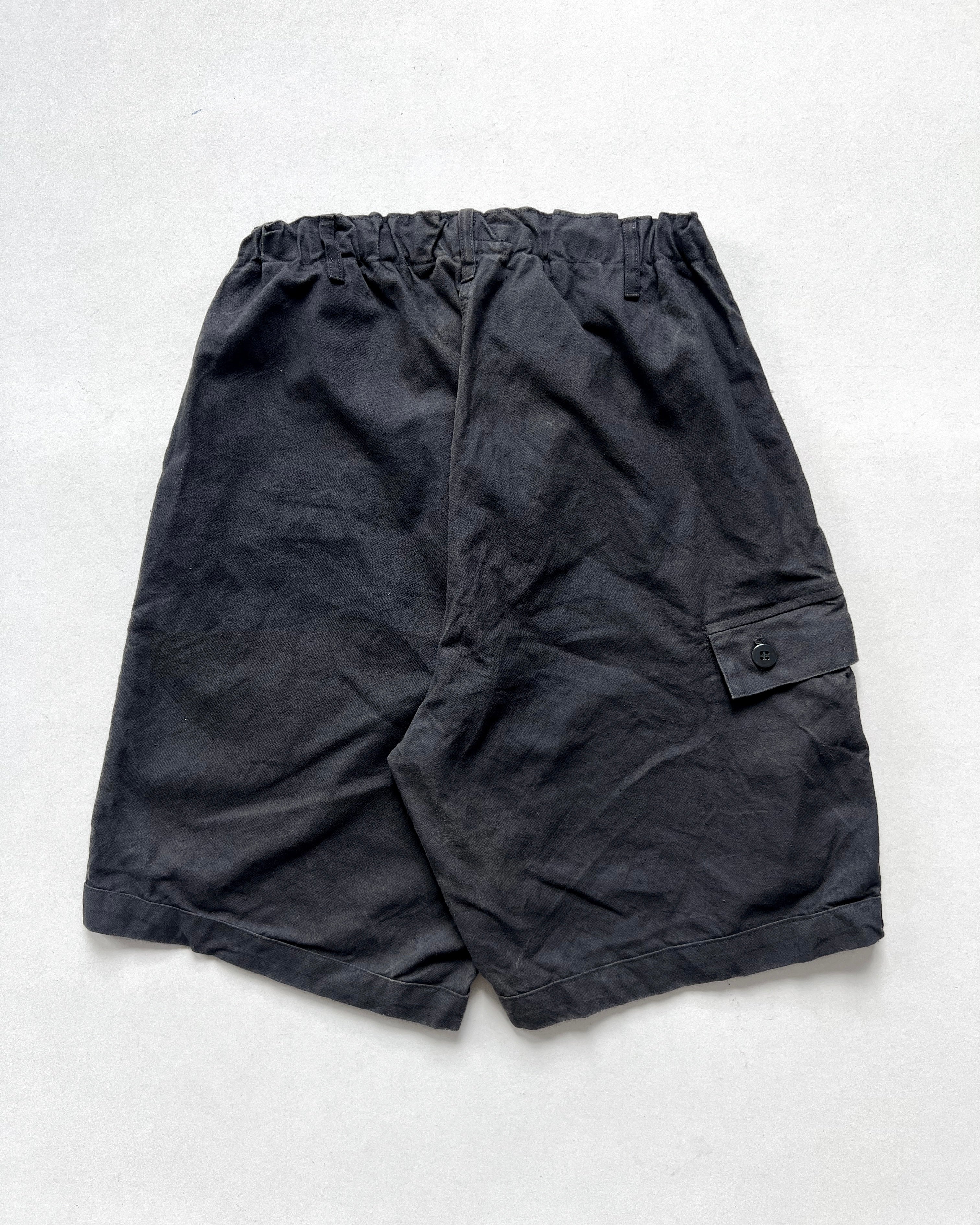 1970S BLACK GERMAN M44 ARMY CARGO SHORTS (26-32)