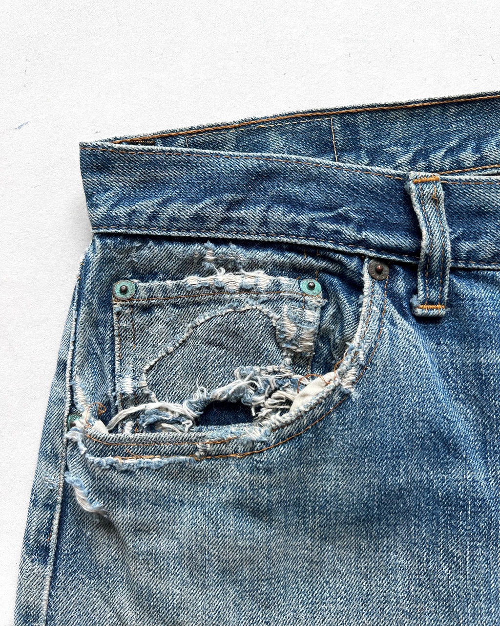 1970S LEVI'S 501 REDLINE SELVEDGE REPAIRED JEANS (33)