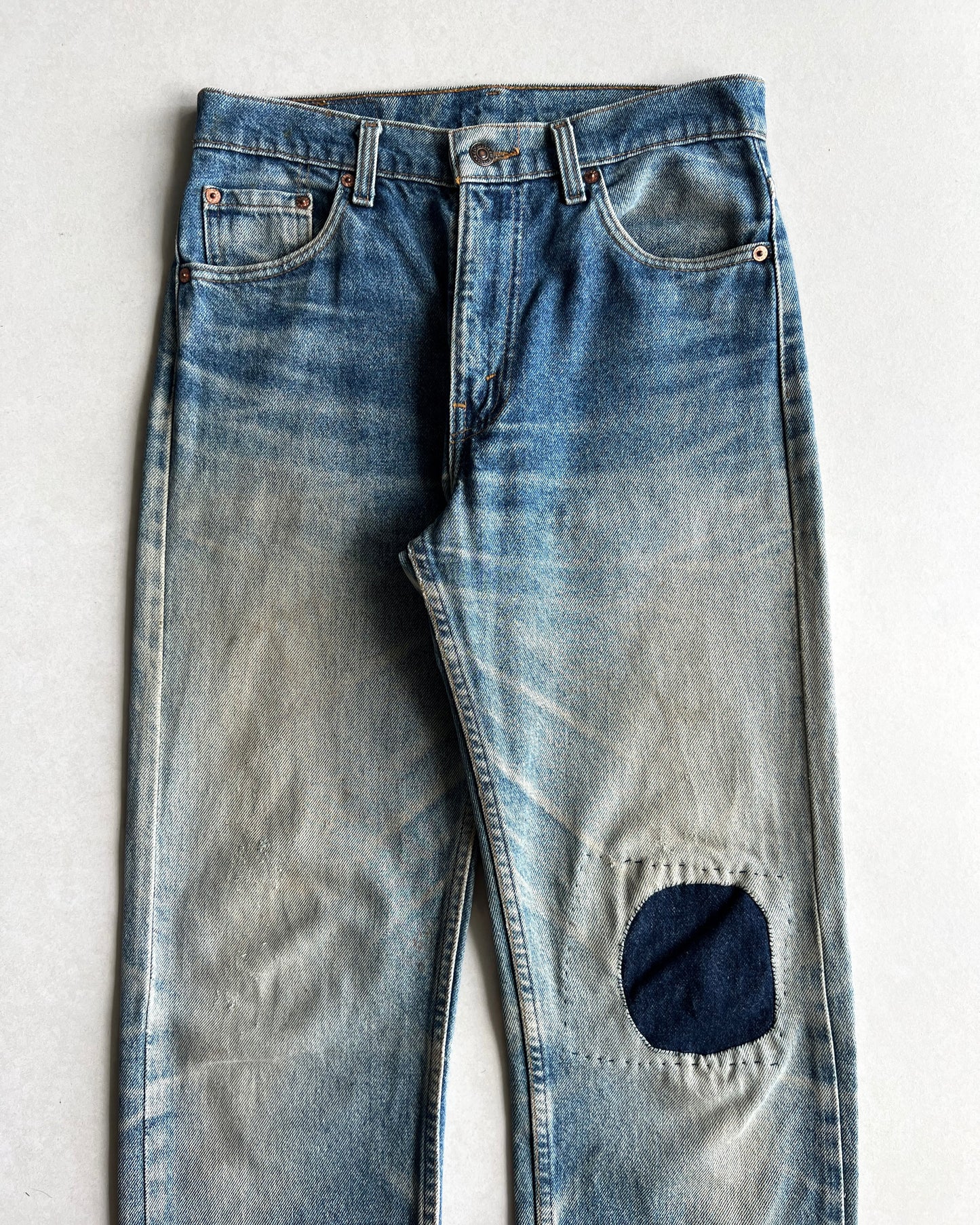 1990S FADED BLUE LEVI'S 505 REPAIRED JEANS (30X36)