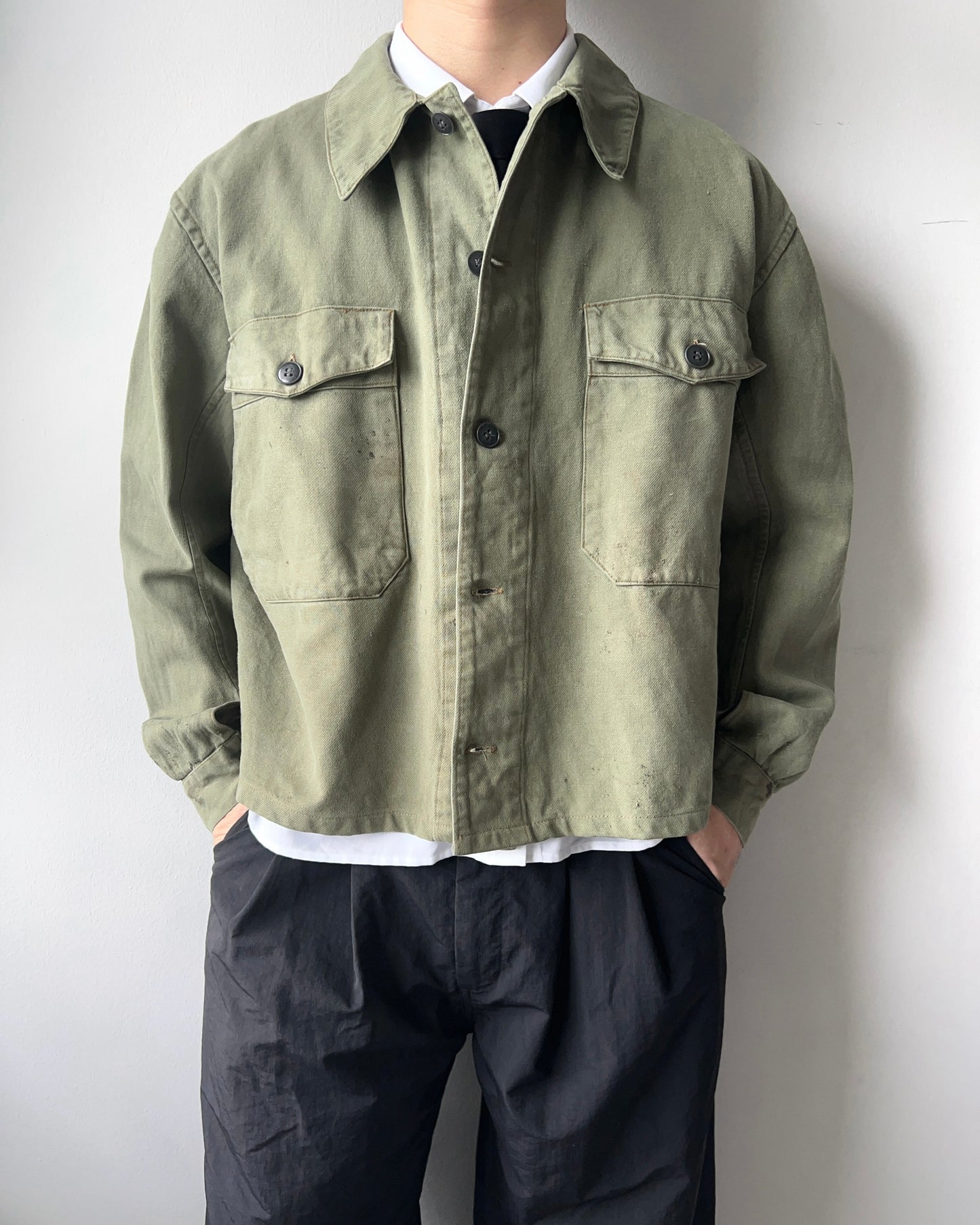 1950S OLIVE DOUBLE POCKET FRENCH WORK JACKET (L)