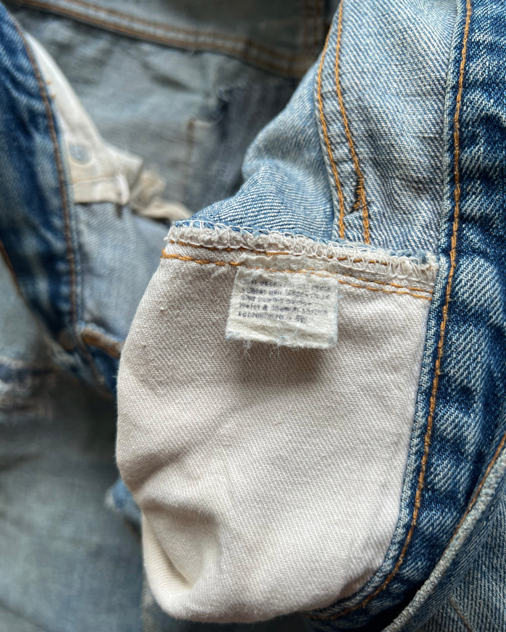 1970S LEVI'S 501 REDLINE SELVEDGE REPAIRED JEANS (33)