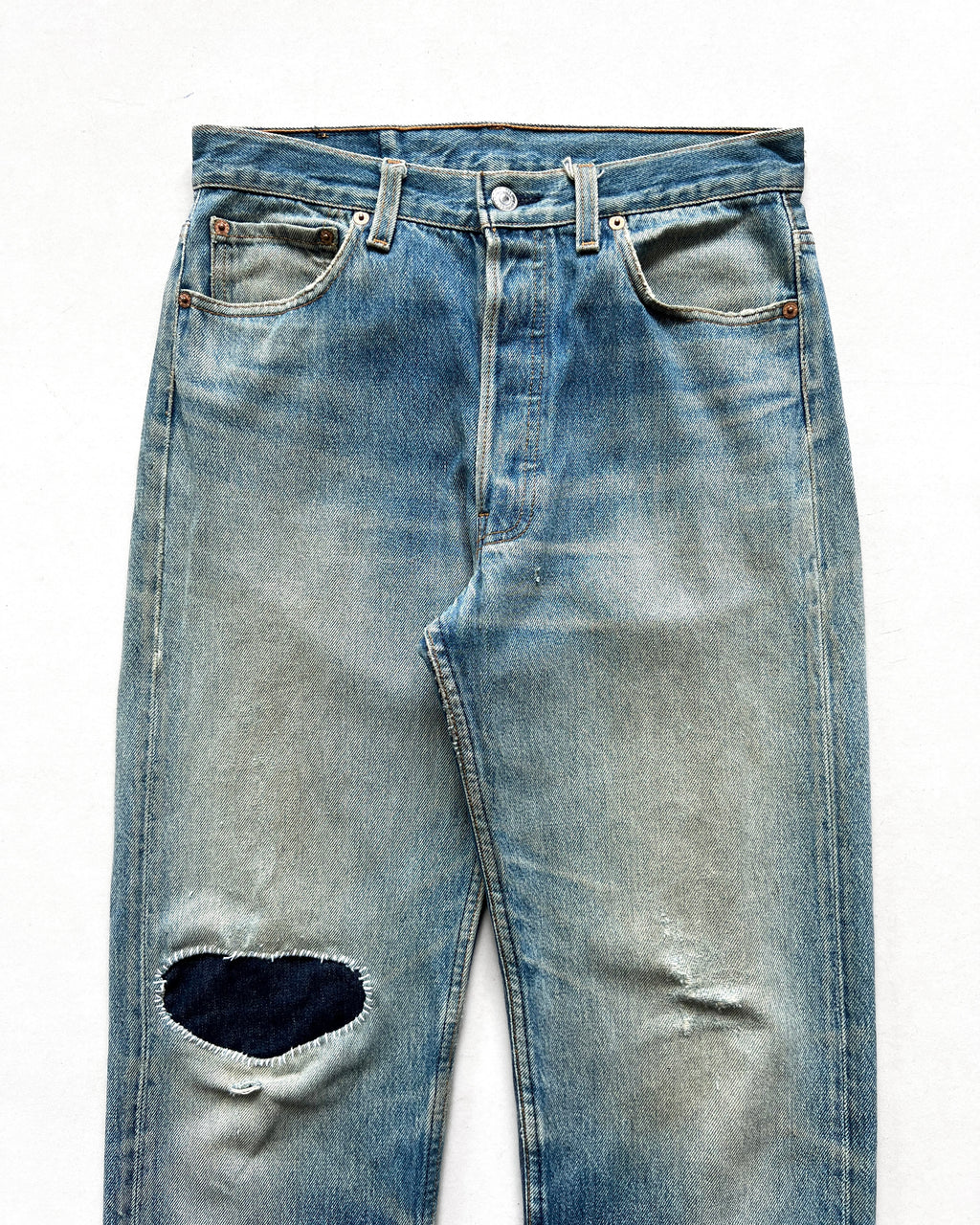 1990S FADED LEVI'S 501 REPAIRED JEANS (30)