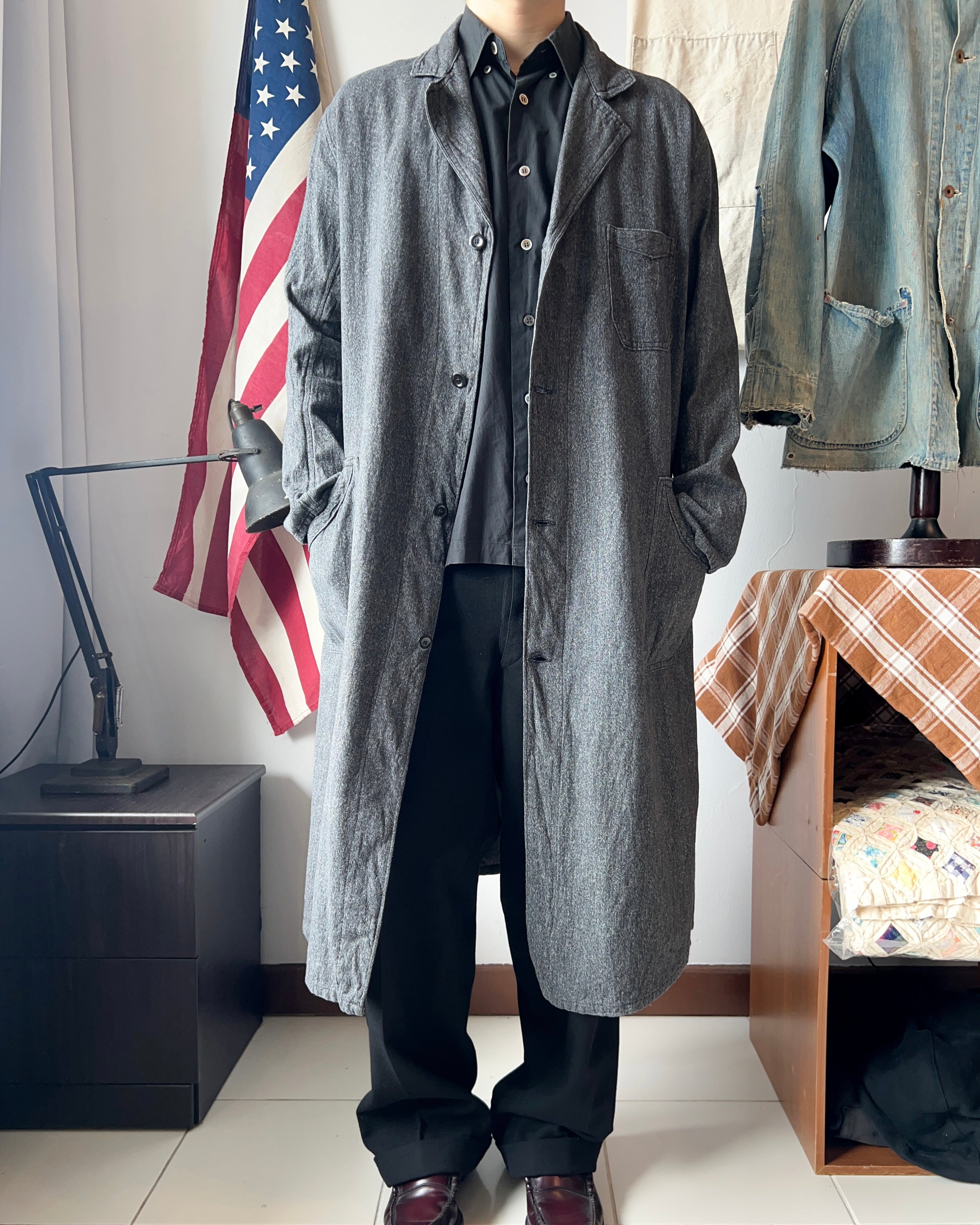 1940S FRENCH SALT & PEPPER CHAMBRAY ATELIER COAT (L)