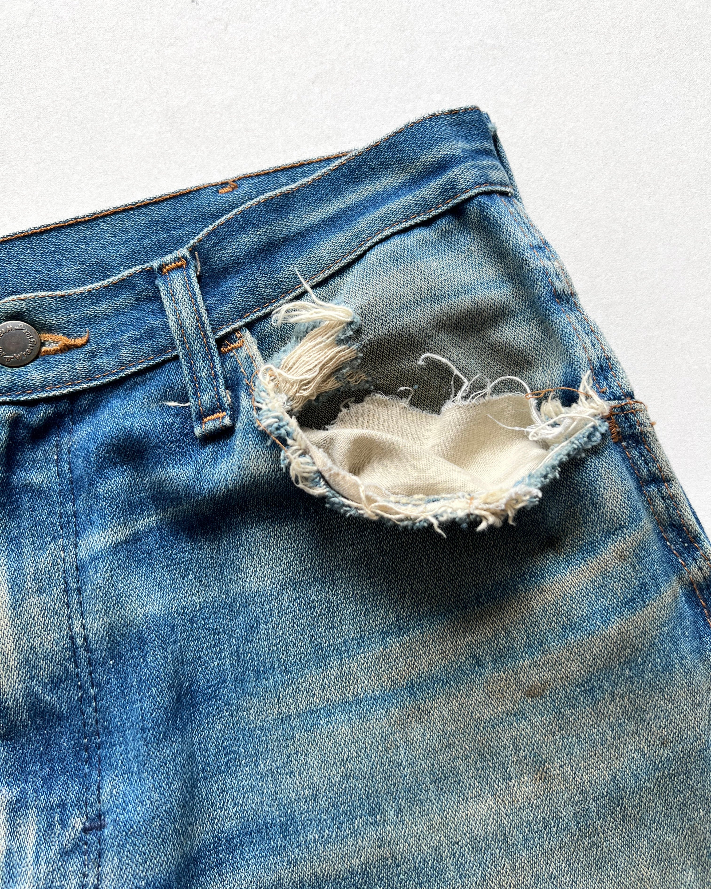 1970S MUD WASHED WRANGLER FLARE DISTRESSED JEANS (34)