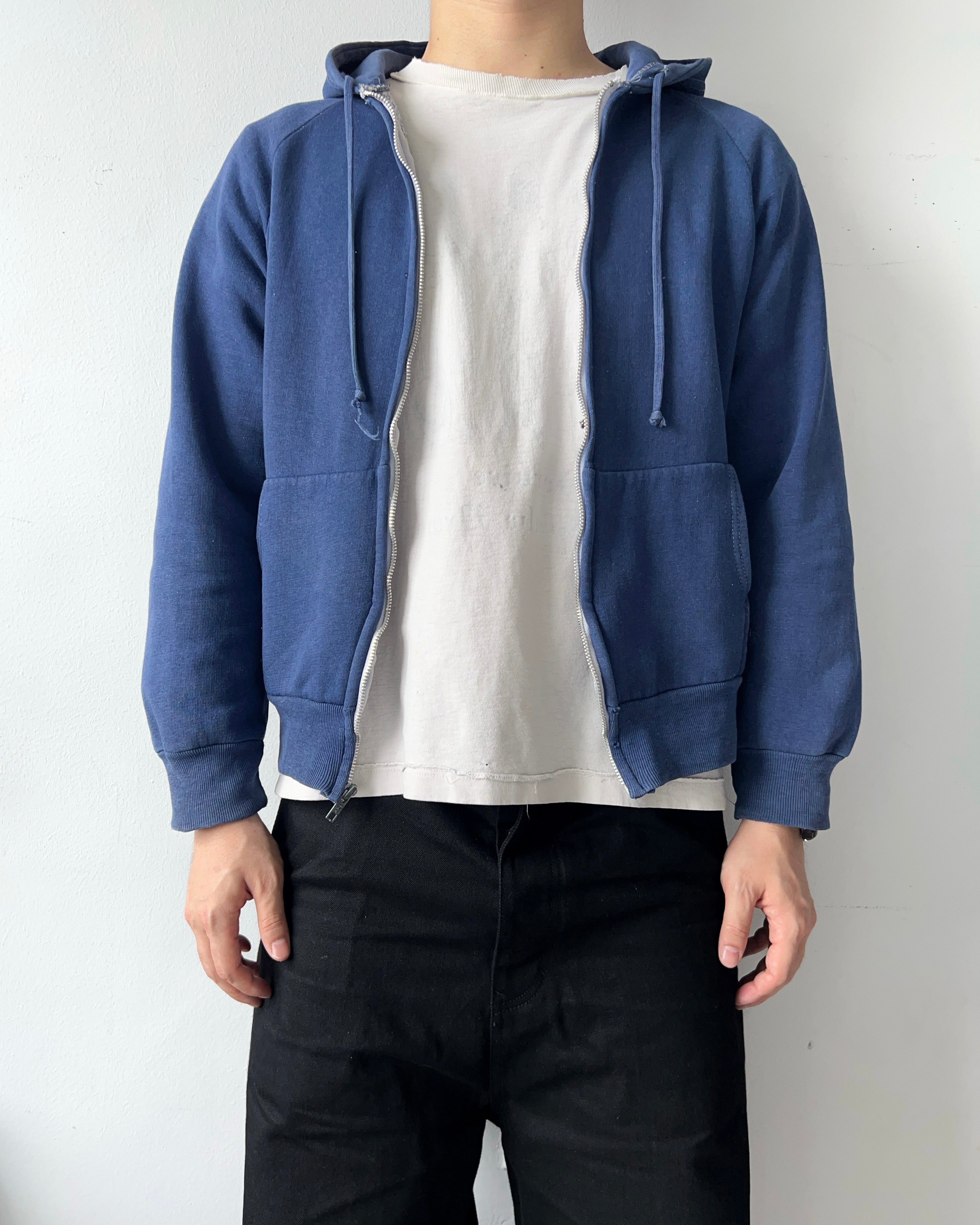 1970S FADED BLUE ZIP-UP BLANK HOODIE (M)