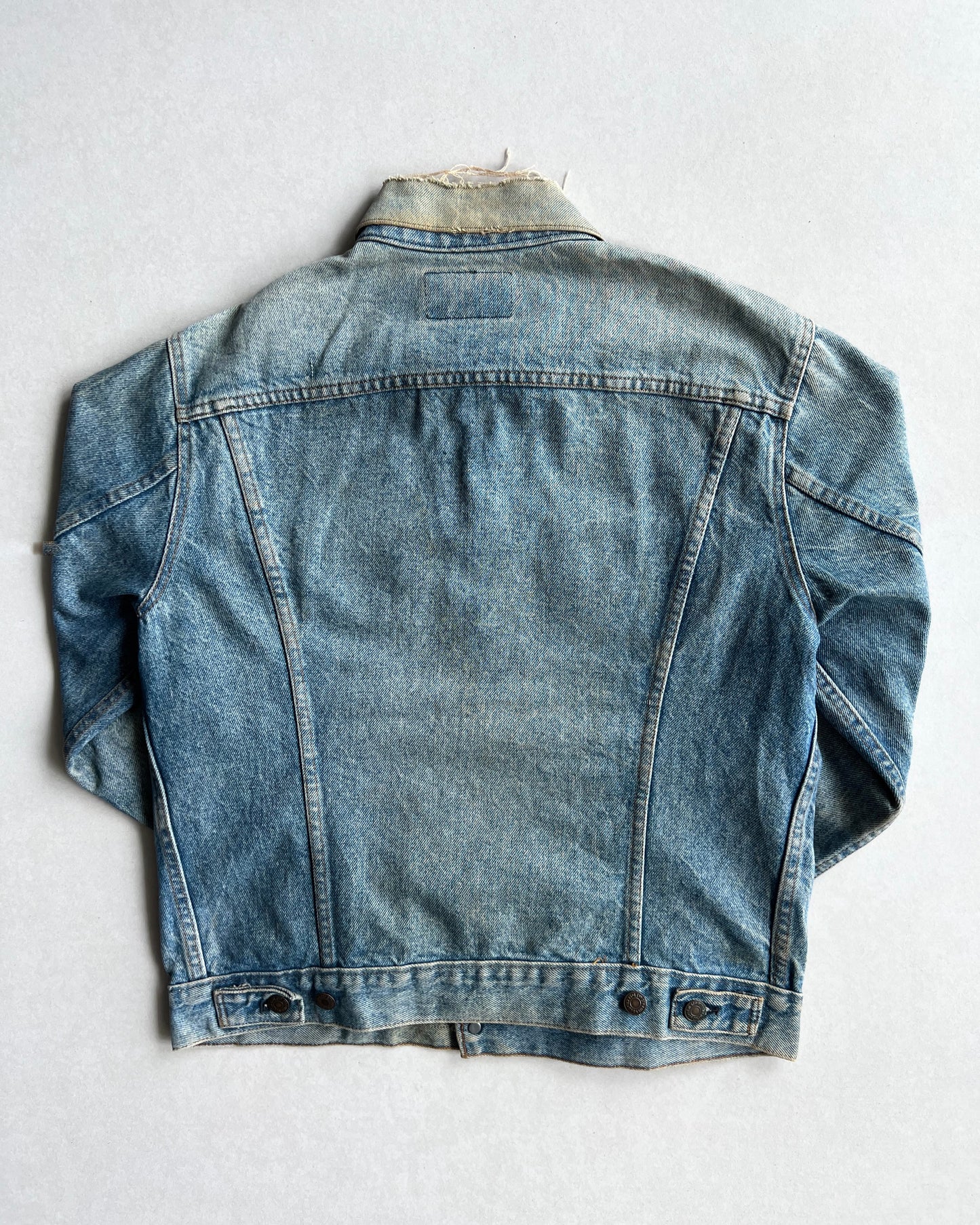 1980S SUN FADED LEVI'S TYPE III DENIM TRUCKER JACKET (L)