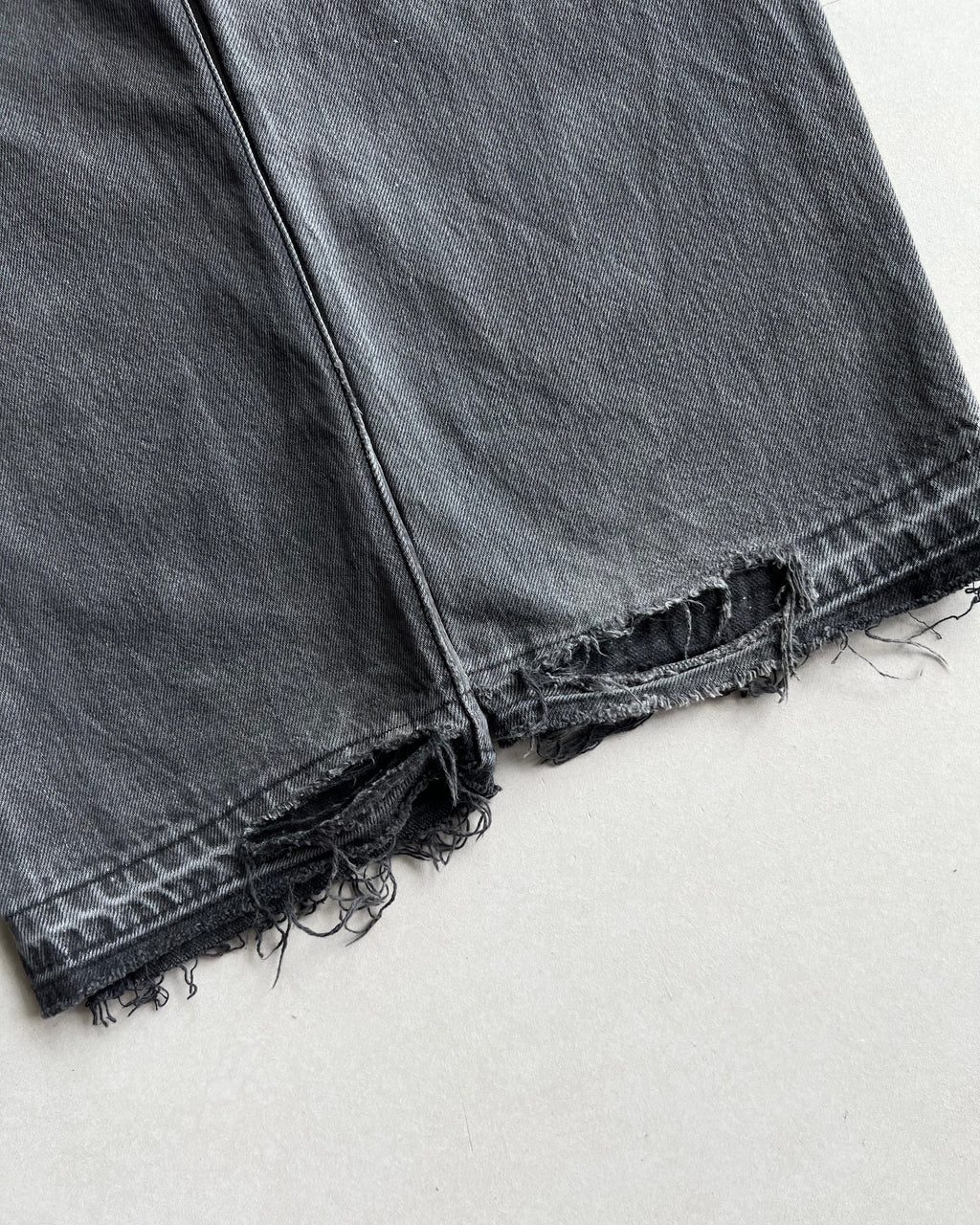 1990S FADED BLACK LEVI'S 501 RELEASED HEM JEANS (31X32)