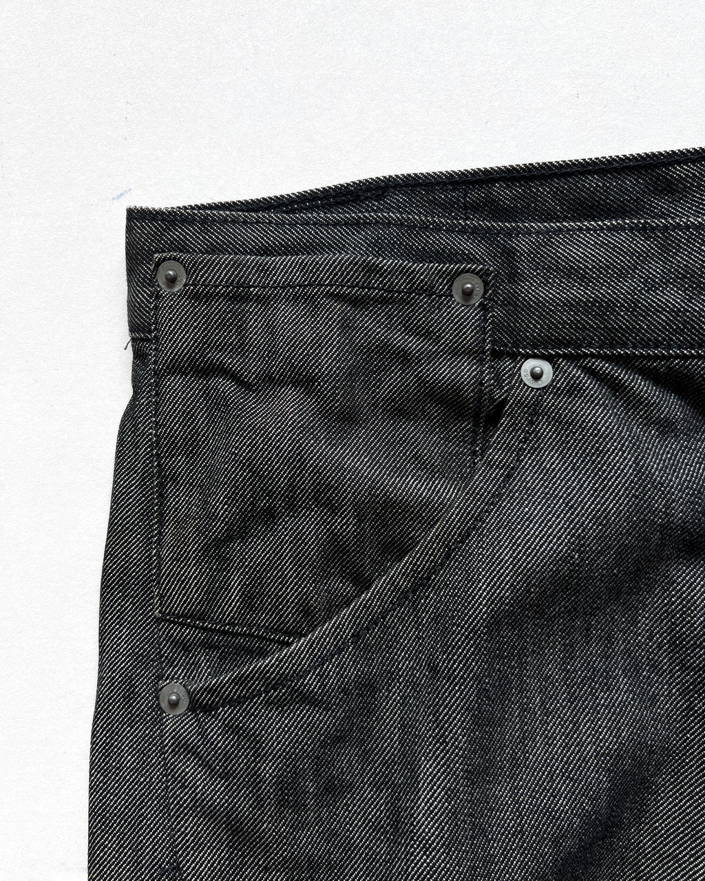 2000S LEVI'S ENGINEERED BUCKLE BACK JEANS (30-33)
