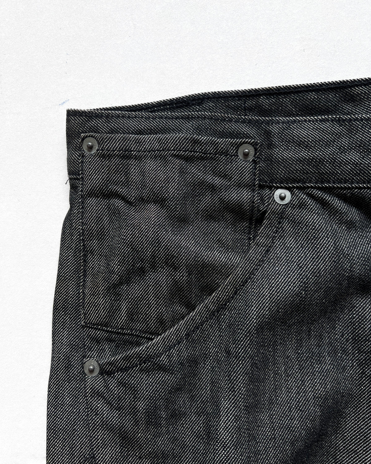 2000S LEVI'S ENGINEERED BUCKLE BACK JEANS (30-33)