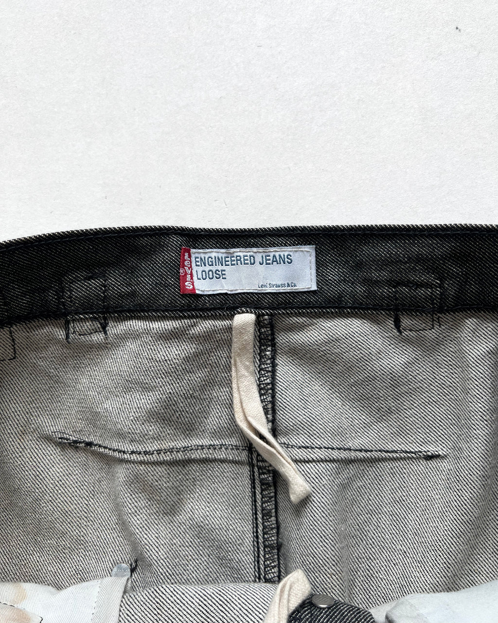 2000S LEVI'S ENGINEERED BUCKLE BACK JEANS (30-33)