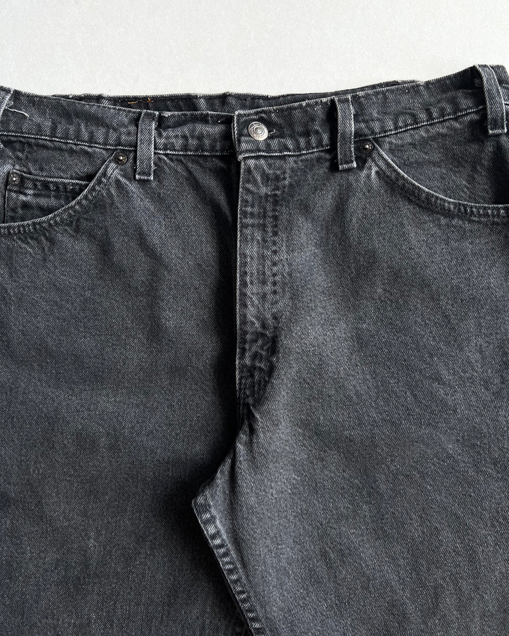 1990S FADED BLACK LEVI'S 550 SHORT S (34X00)