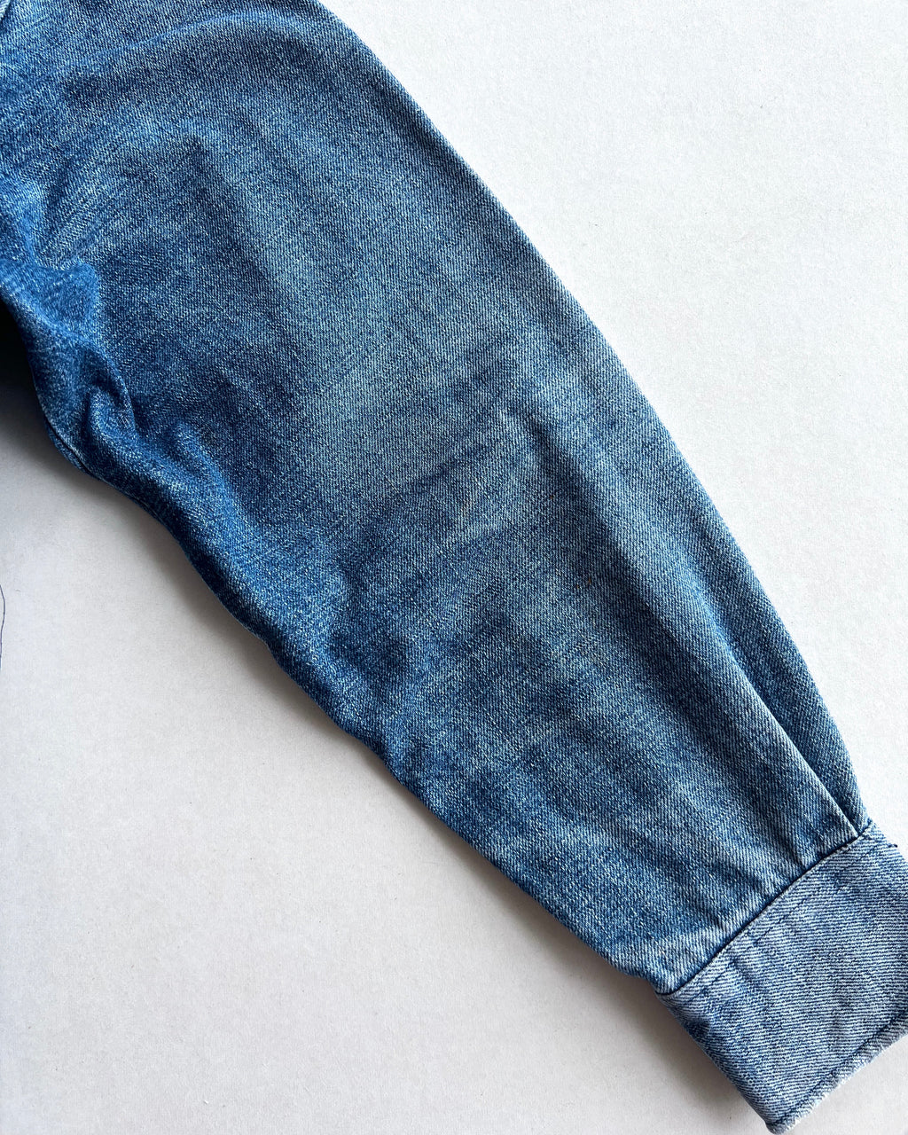 1980S FADED LEE EMBROIDERED DENIM SHIRT (M)