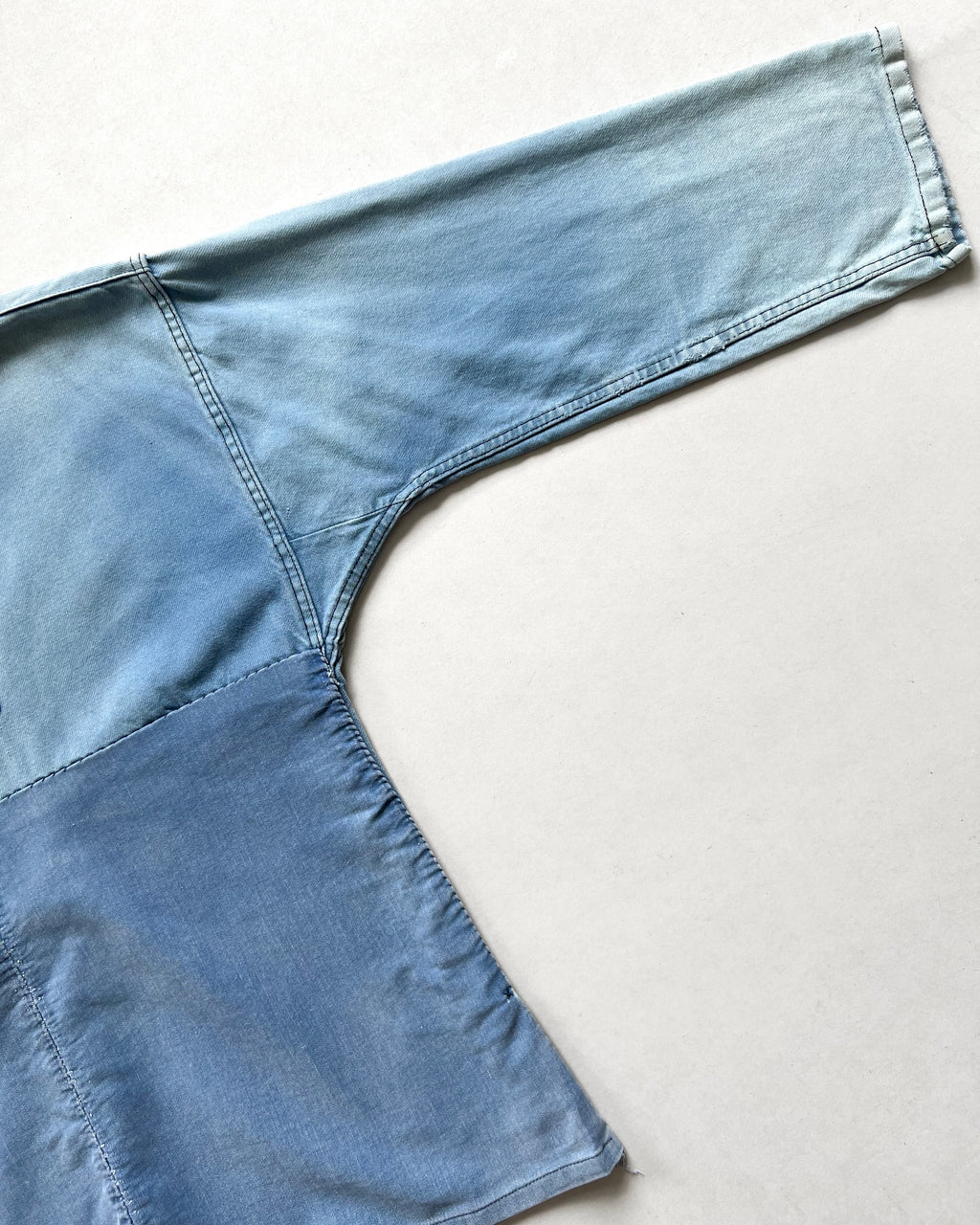 1960S FADED INDIGO FRENCH REPAIRED SMOCK (M)