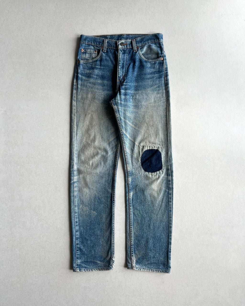 1990S FADED BLUE LEVI'S 505 REPAIRED JEANS (30X36)