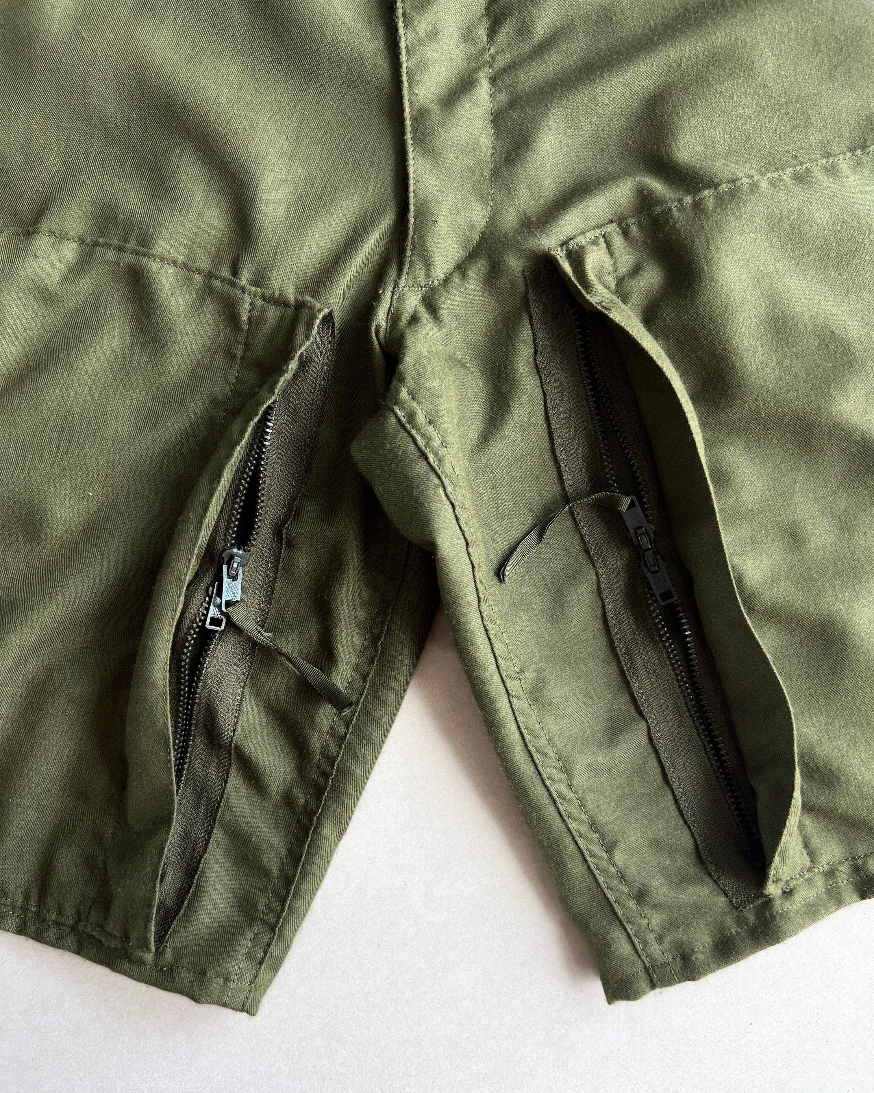 1980S OLIVE USAF MULTIPOCKETS CARGO SHORT (26-31)