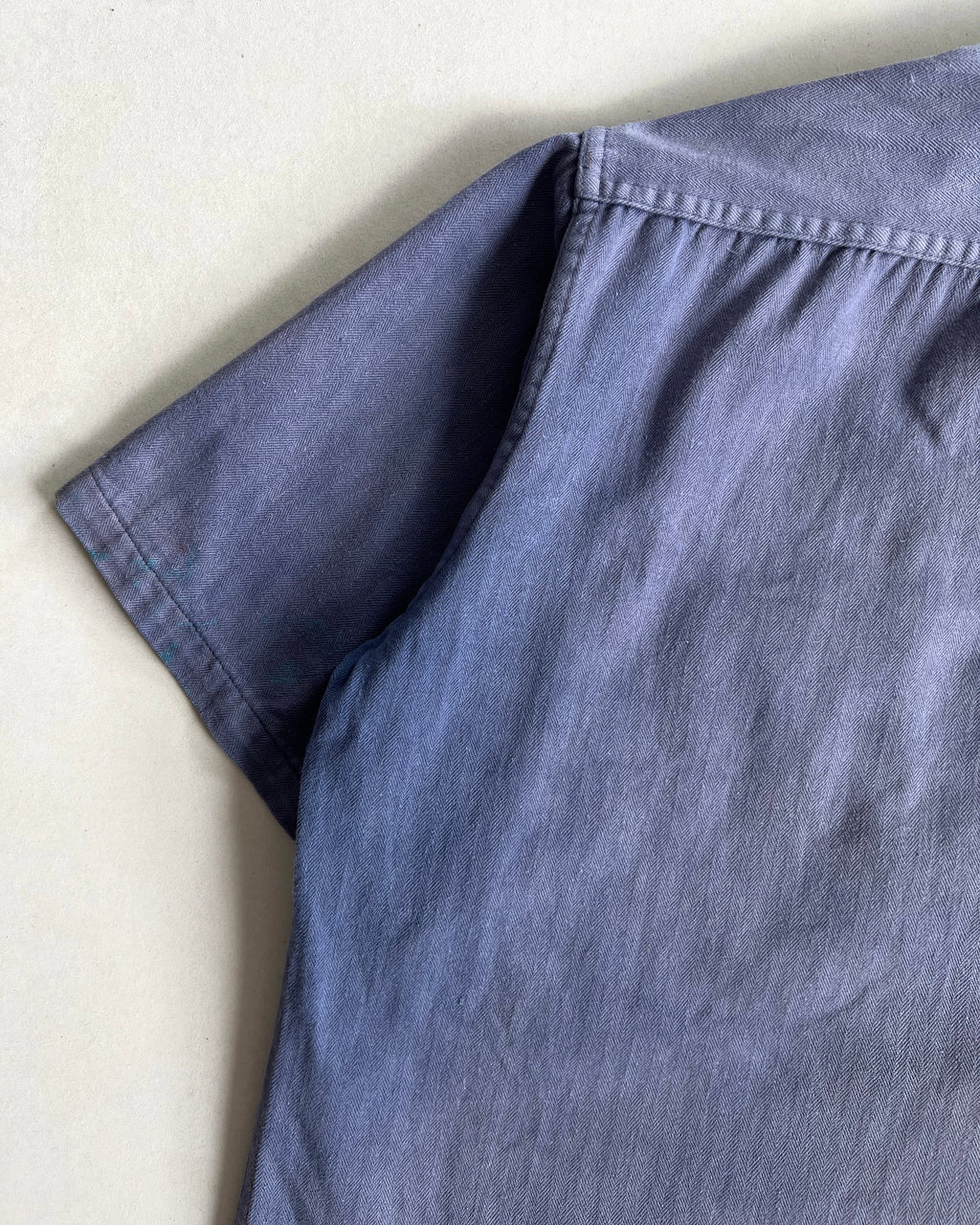 1950S SUN FADED FRENCH HBT WORK SHIRT (L)