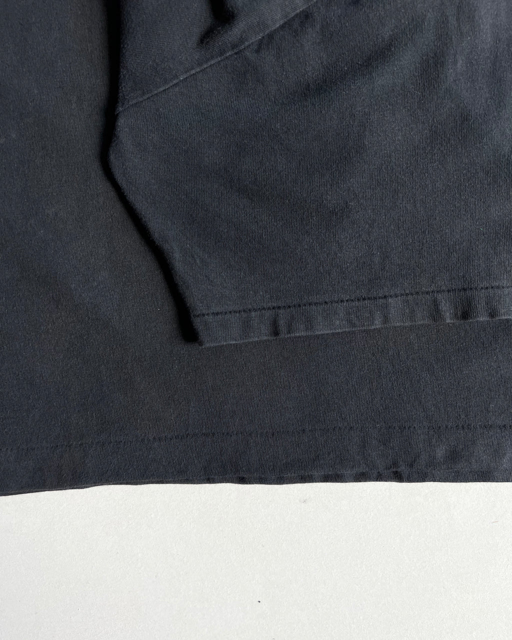 1990S FADED BLACK HANES SINGLE STITCH BLANK TEE (L)