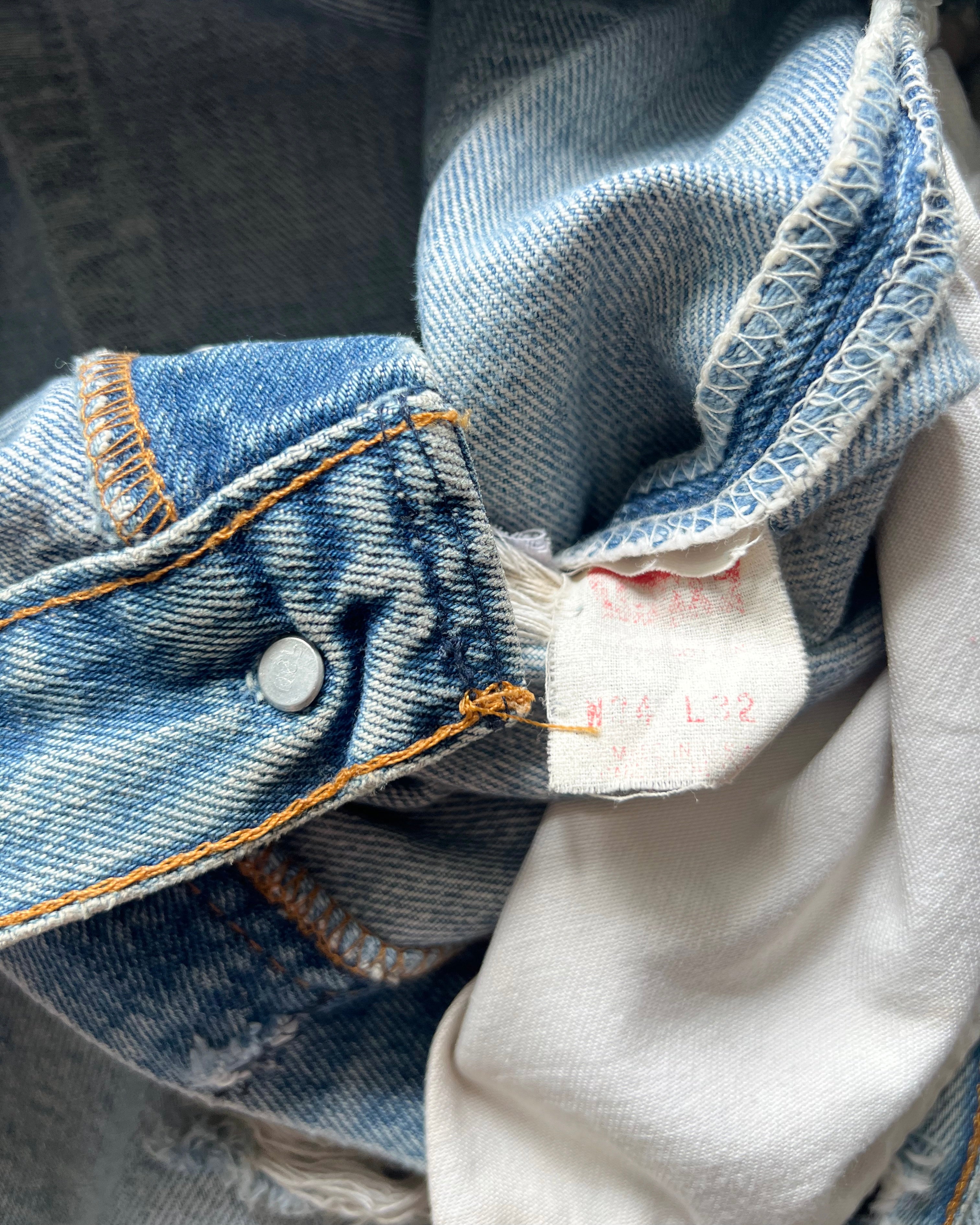 1990S LEVI'S 501 DISTRESSED JEANS (33)