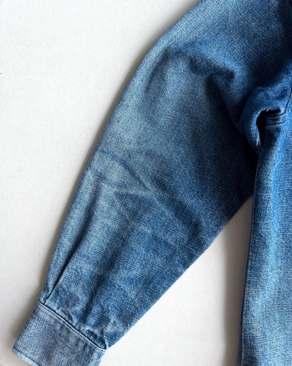 1980S FADED LEE EMBROIDERED DENIM SHIRT (M)