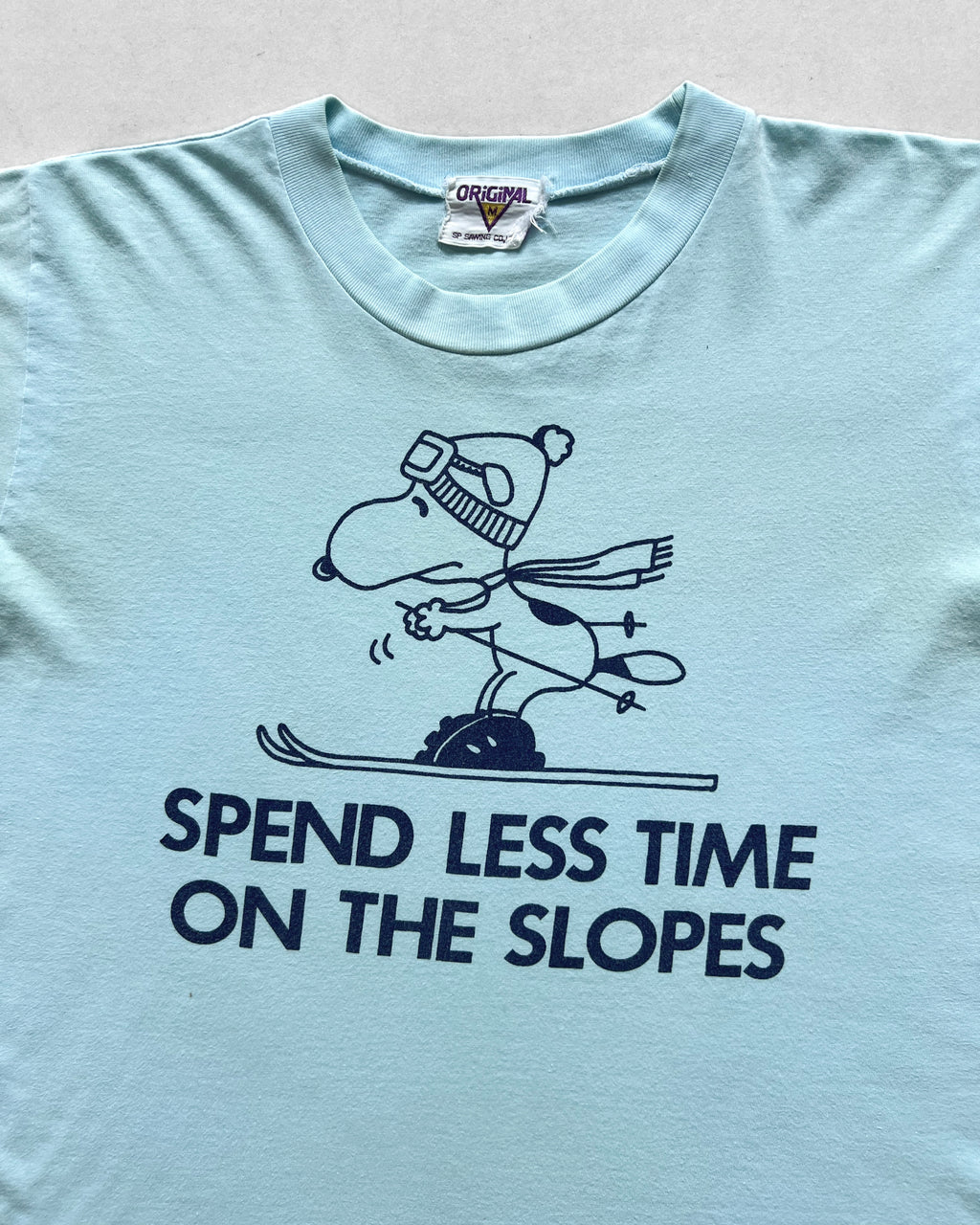 1970S SNOOPY 'SPEND LESS TIME ON THE SLOPES' TEE (M)