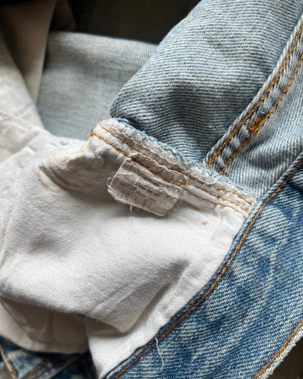 1970S LEVI'S REDLINE SELVEDGE REPAIRED JEANS (36)