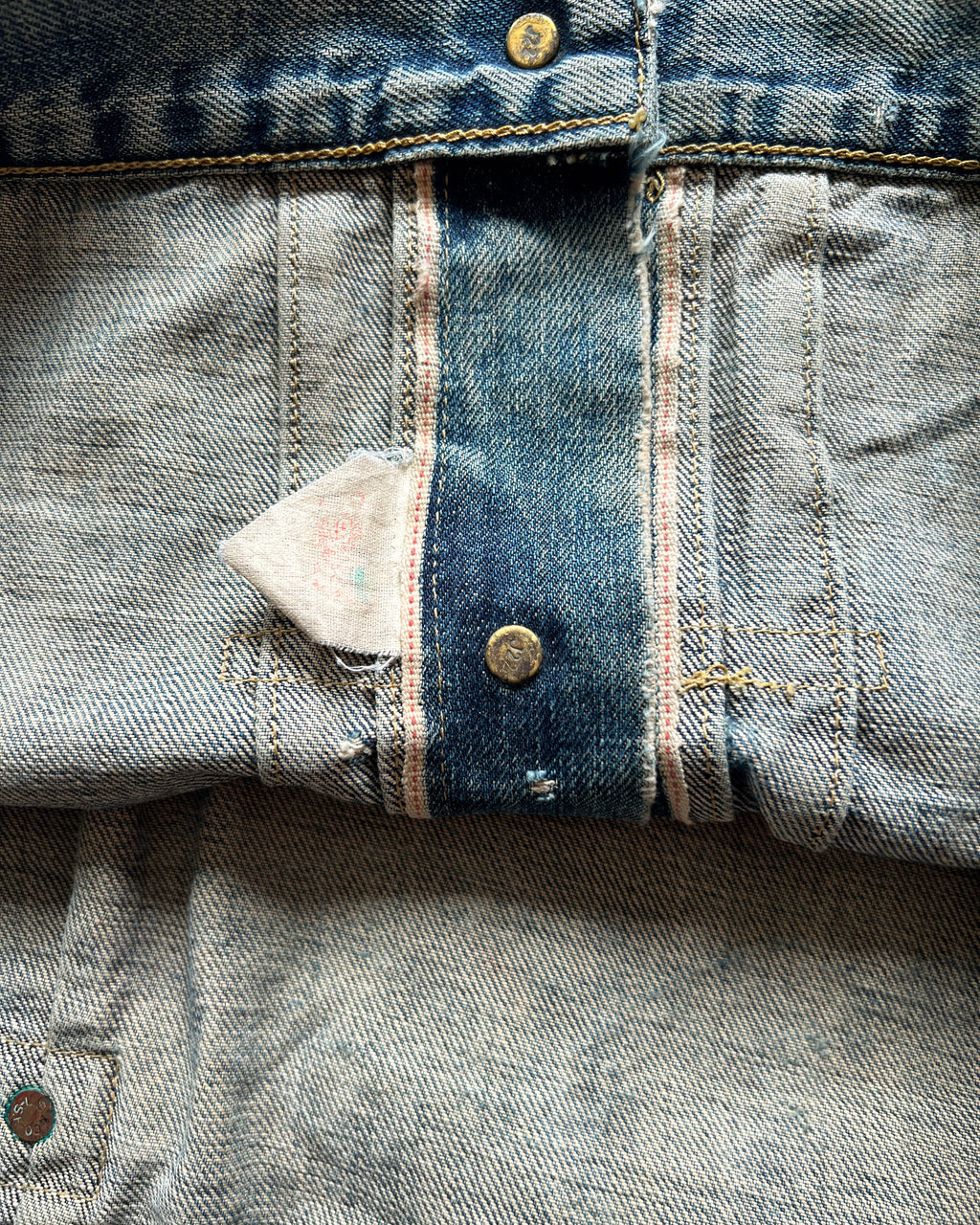 1990S FADED WASHED LEVI'S TYPE I SELVEDGE DENIM JACKET (M)