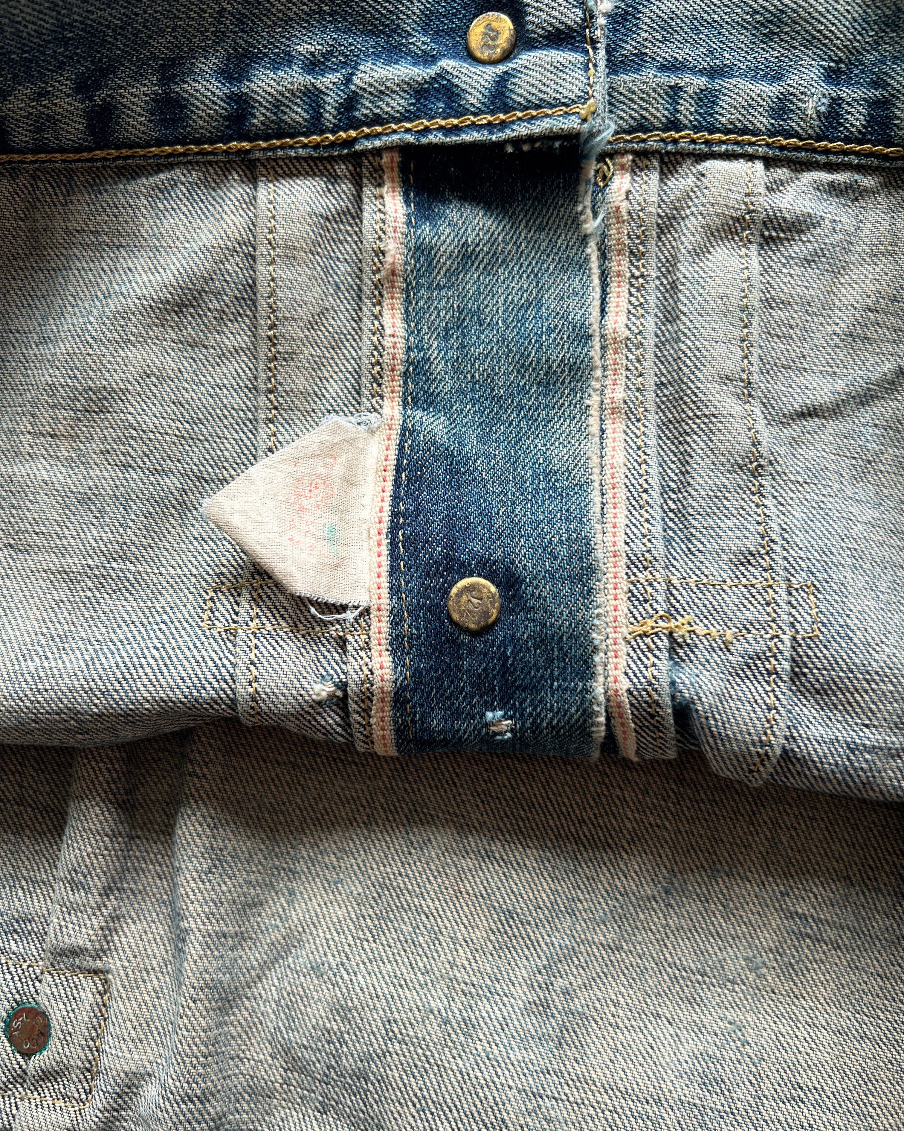 1990S FADED WASHED LEVI'S TYPE I SELVEDGE DENIM JACKET (M)