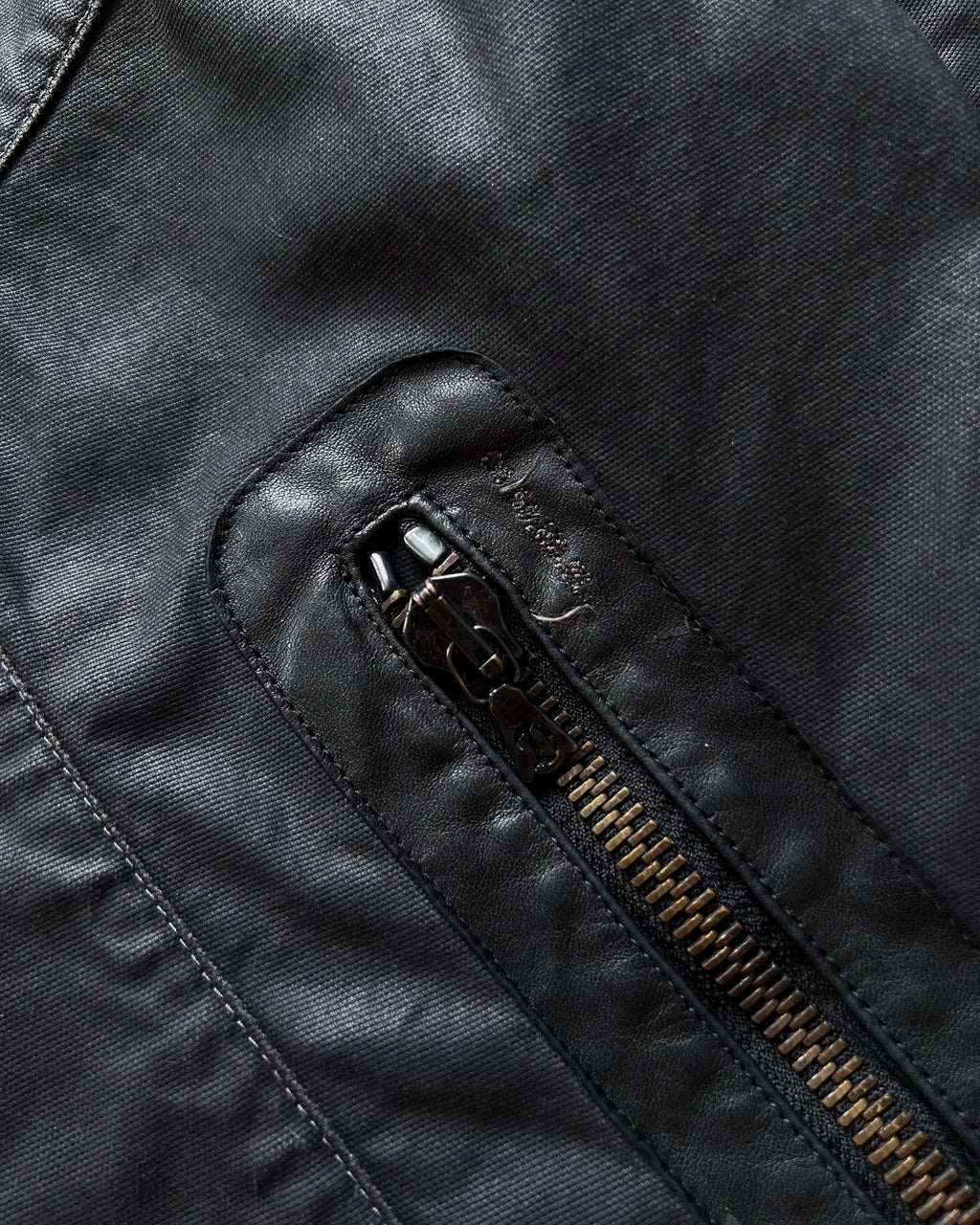 2000S DIESEL RESIN COATED BOMBER JACKET (M)