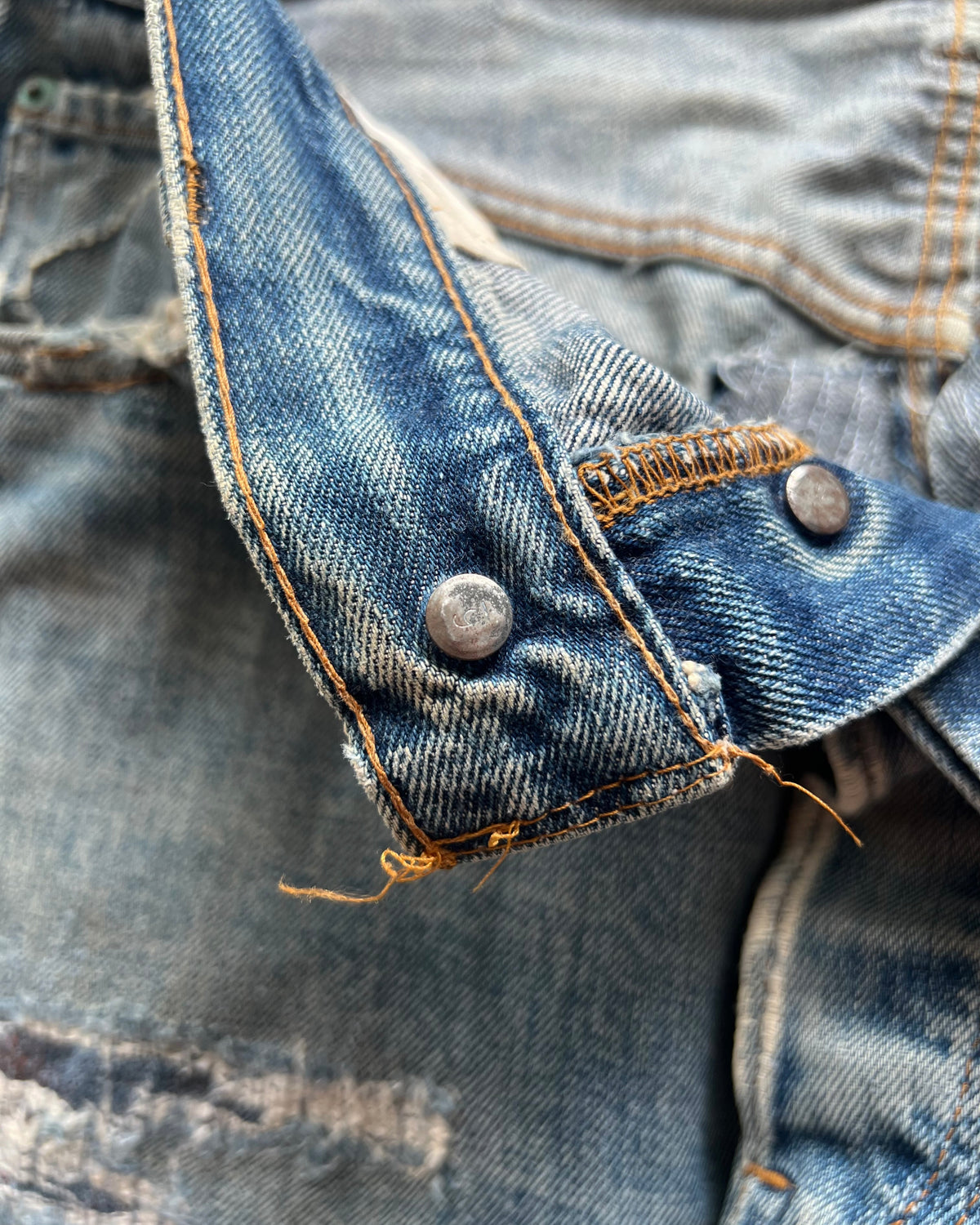 1970S LEVI'S 501 REDLINE SELVEDGE REPAIRED JEANS (33)
