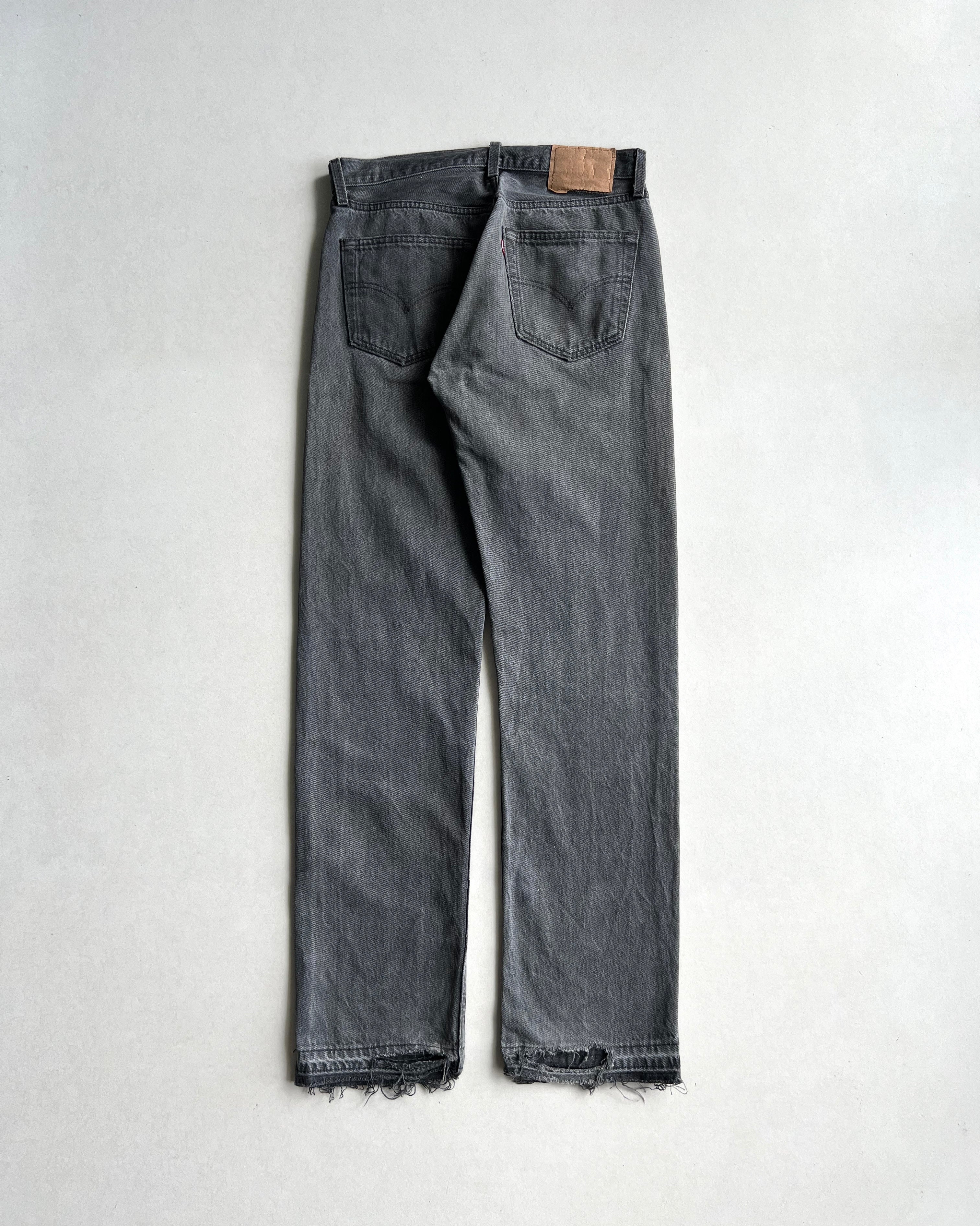 1990S FADED BLACK LEVI'S 501 RELEASED HEM JEANS (31X32)