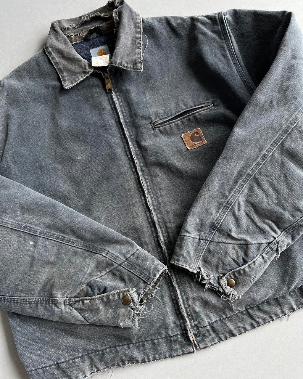 1990S FADED GREY CARHARTT DETROIT DISTRESSED WORK JACKET (XL)